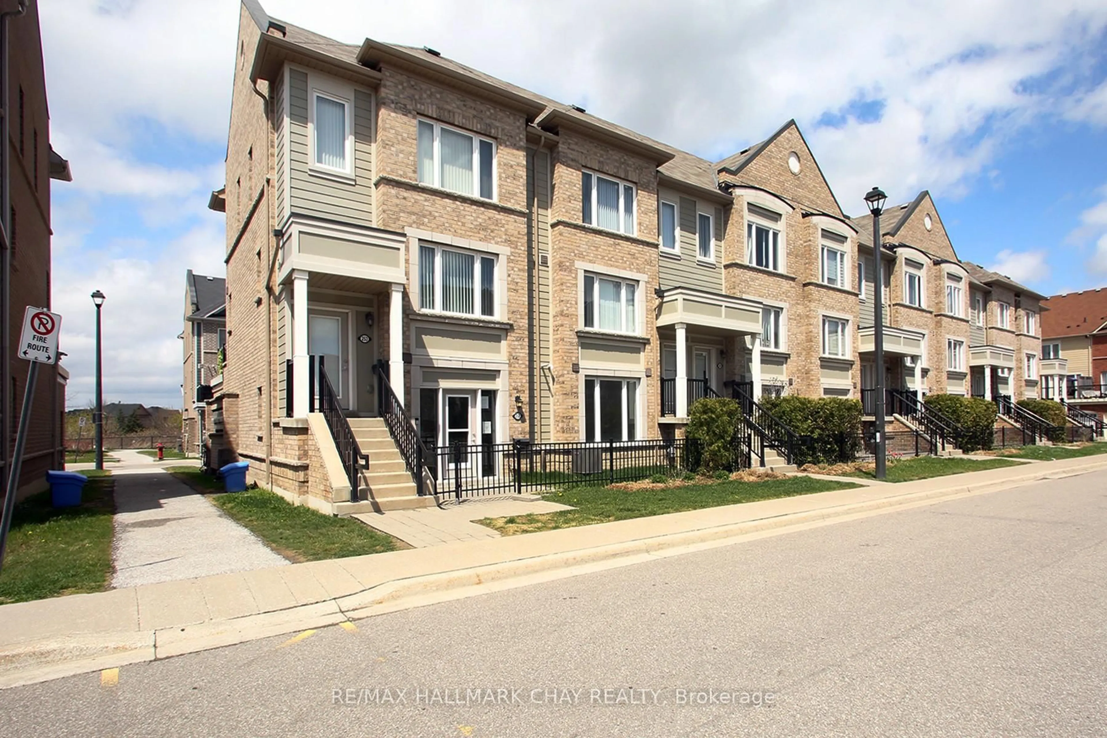Home with brick exterior material, street for 250 Sunny Meadow Blvd #252, Brampton Ontario L7R 3Y6