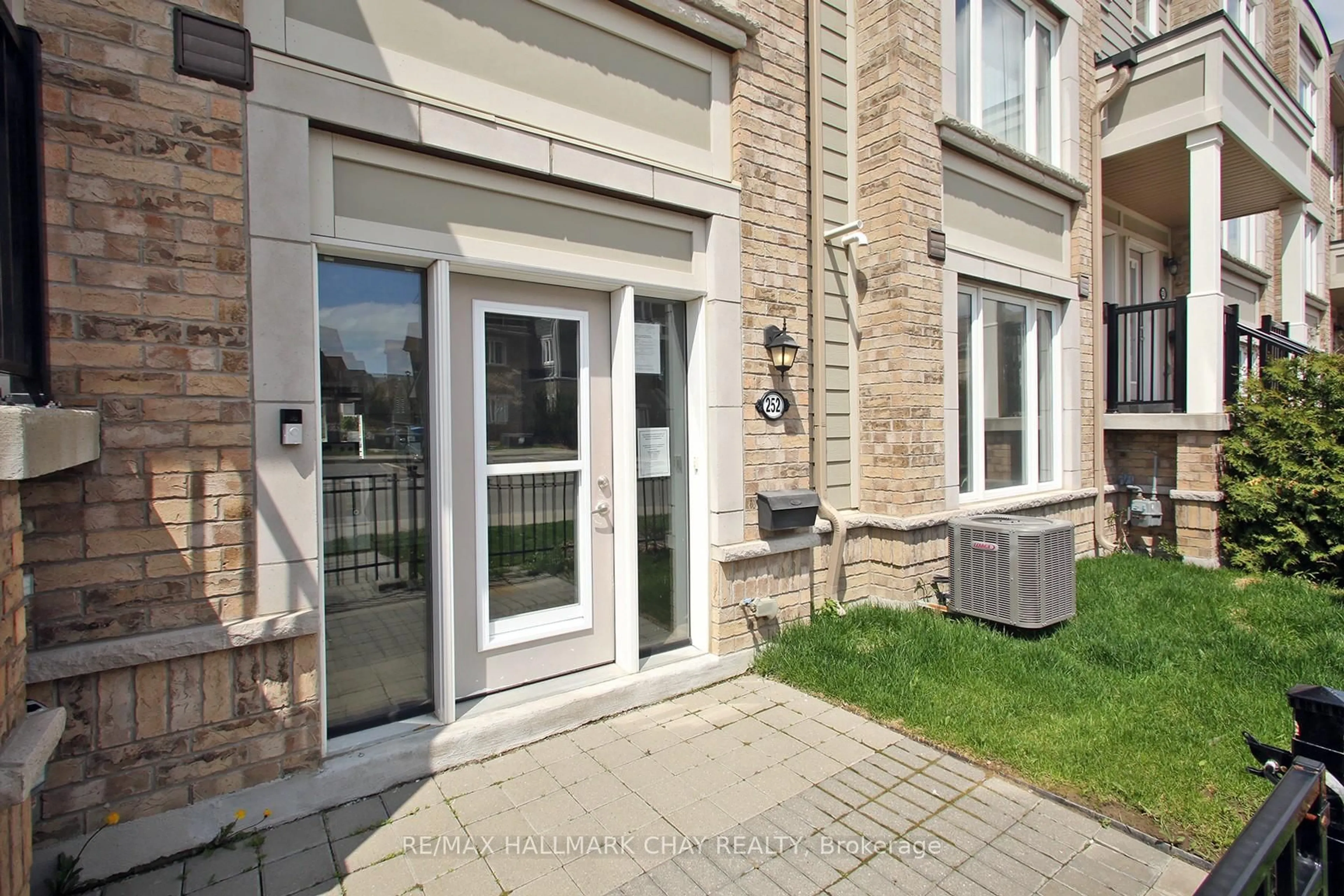 Indoor entryway for 250 Sunny Meadow Blvd #252, Brampton Ontario L7R 3Y6
