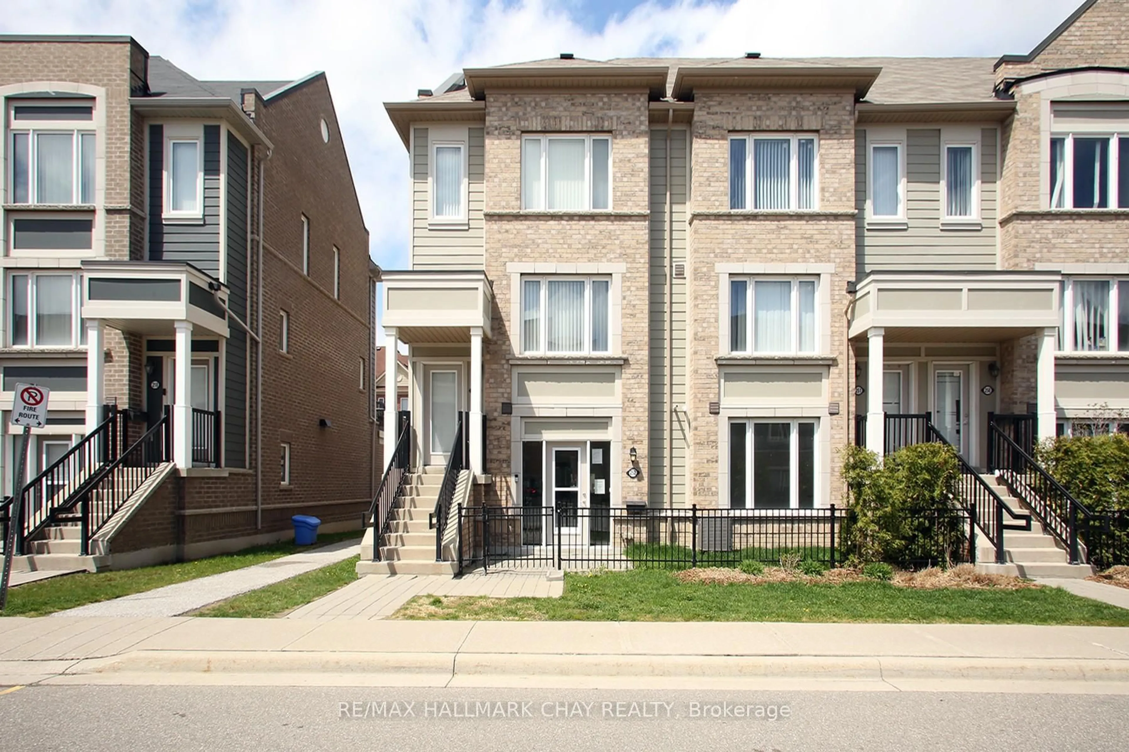 Home with brick exterior material, street for 250 Sunny Meadow Blvd #252, Brampton Ontario L7R 3Y6