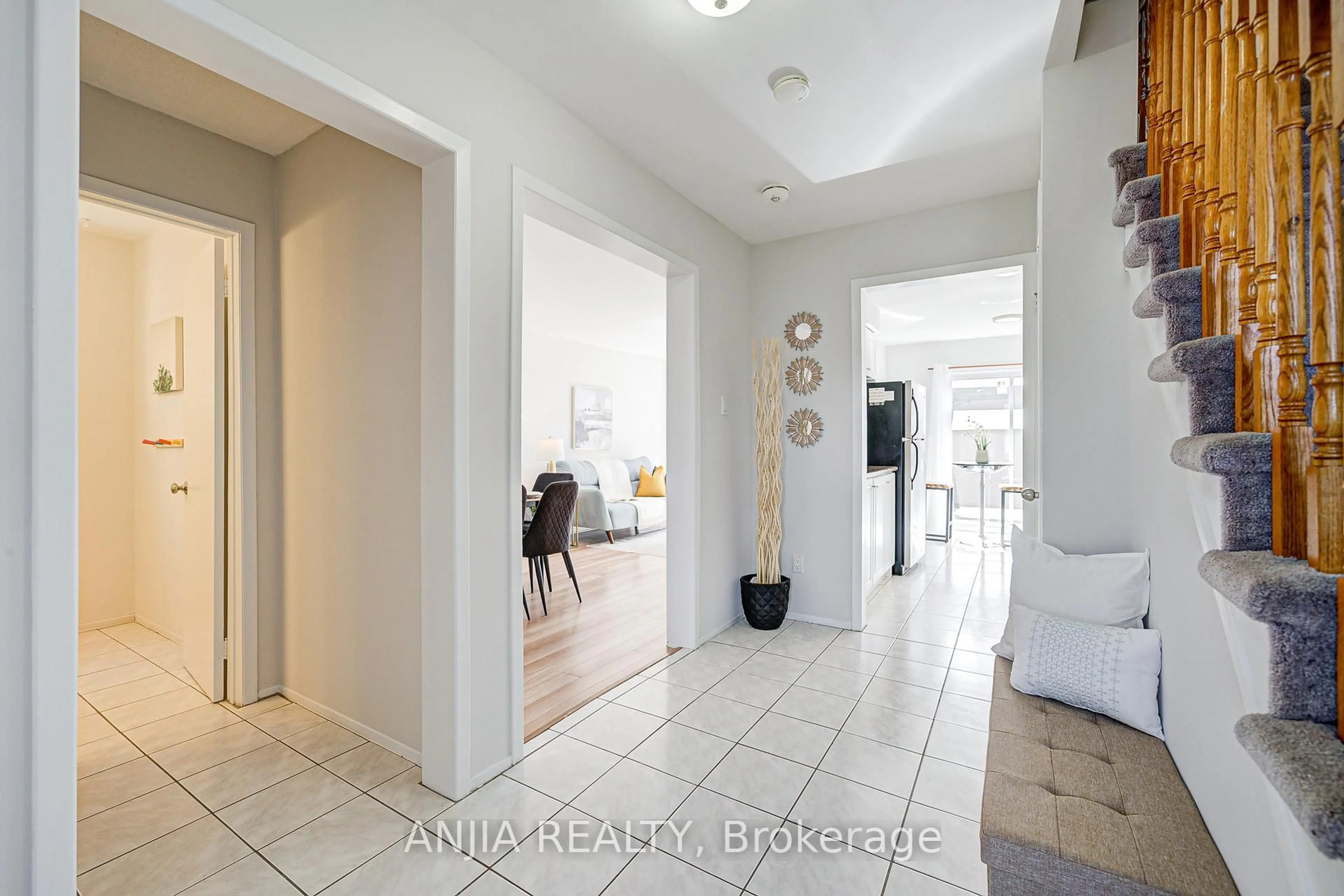 Indoor entryway for 91 Dumfries Ave, Brampton Ontario L6Z 2X1