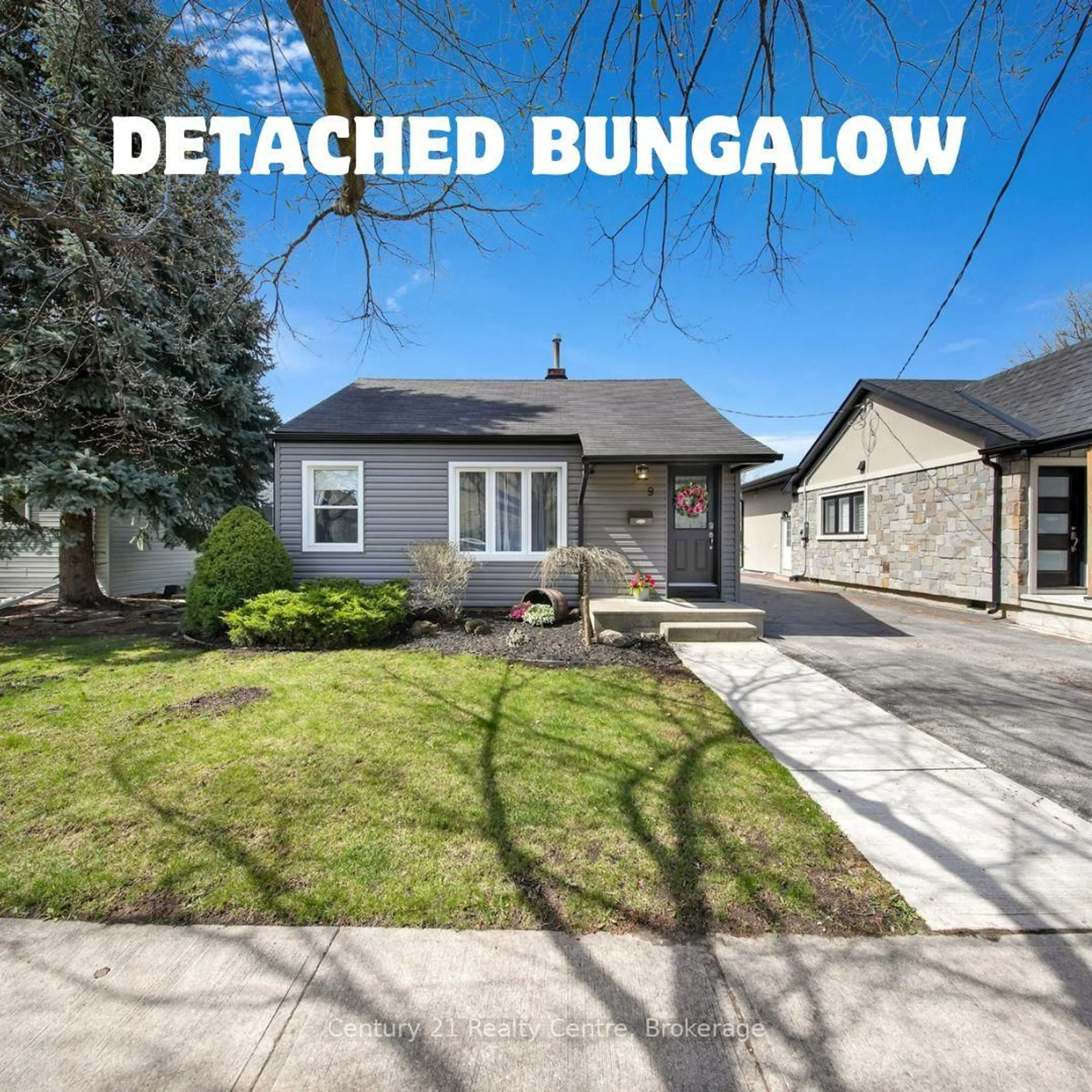 A pic from outside/outdoor area/front of a property/back of a property/a pic from drone, street for 9 Sunset Blvd, Brampton Ontario L6X 1W7