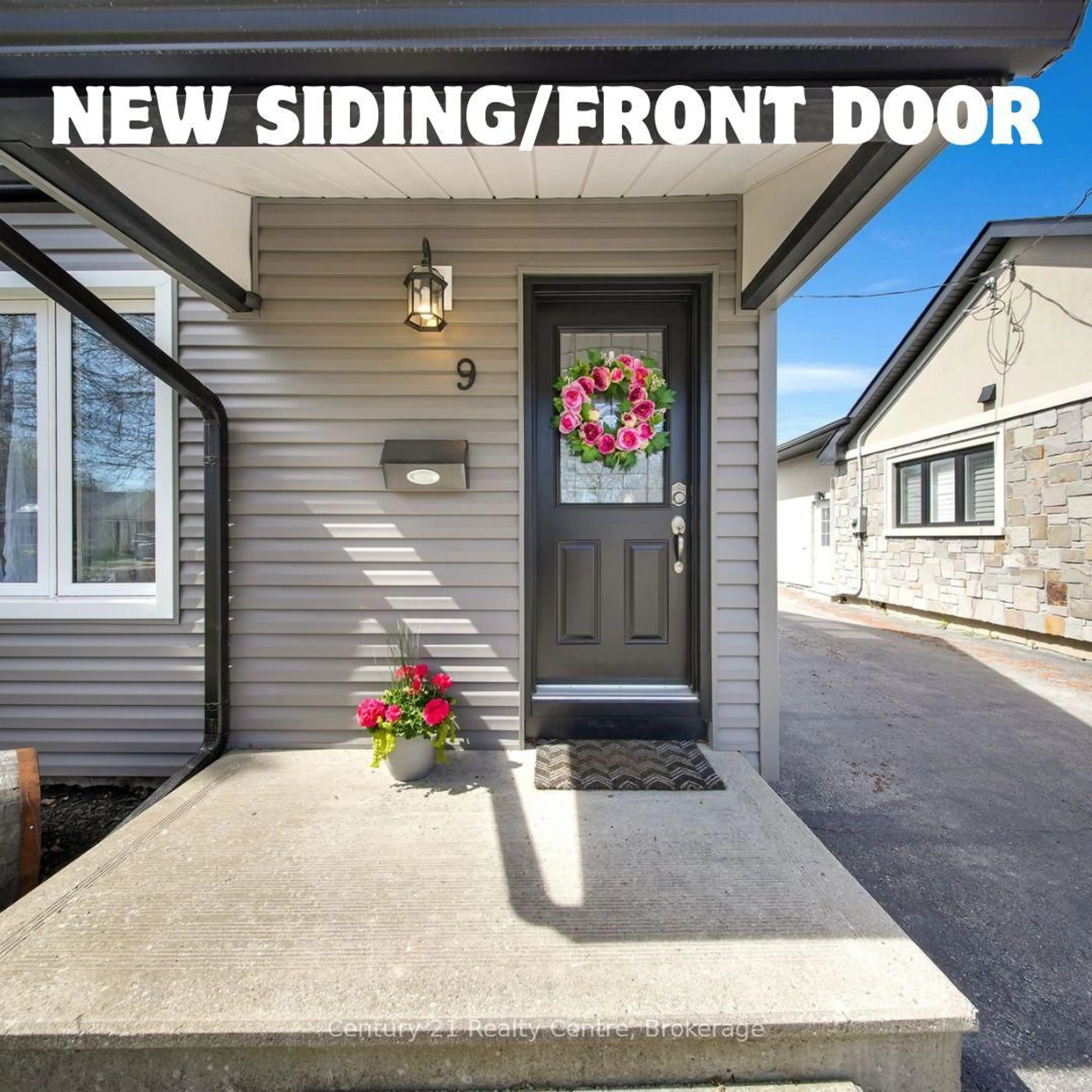 Home with vinyl exterior material, street for 9 Sunset Blvd, Brampton Ontario L6X 1W7