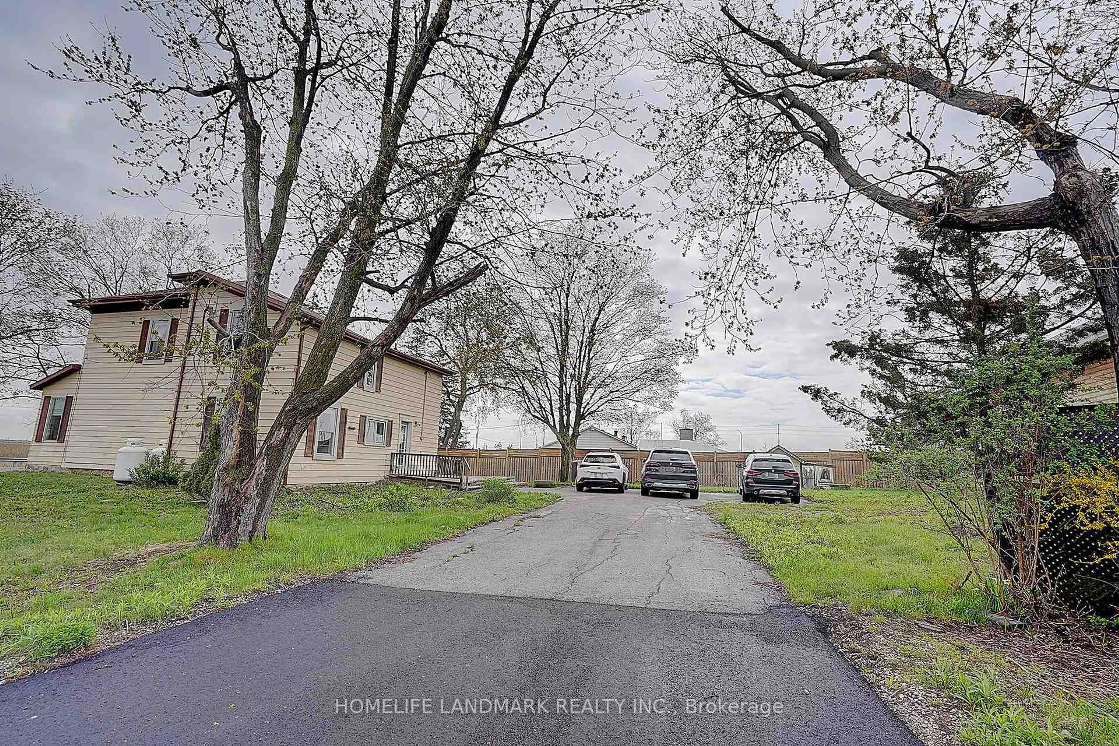 A pic from outside/outdoor area/front of a property/back of a property/a pic from drone, street for 9950 Britannia Rd, Milton Ontario L9E 0E4