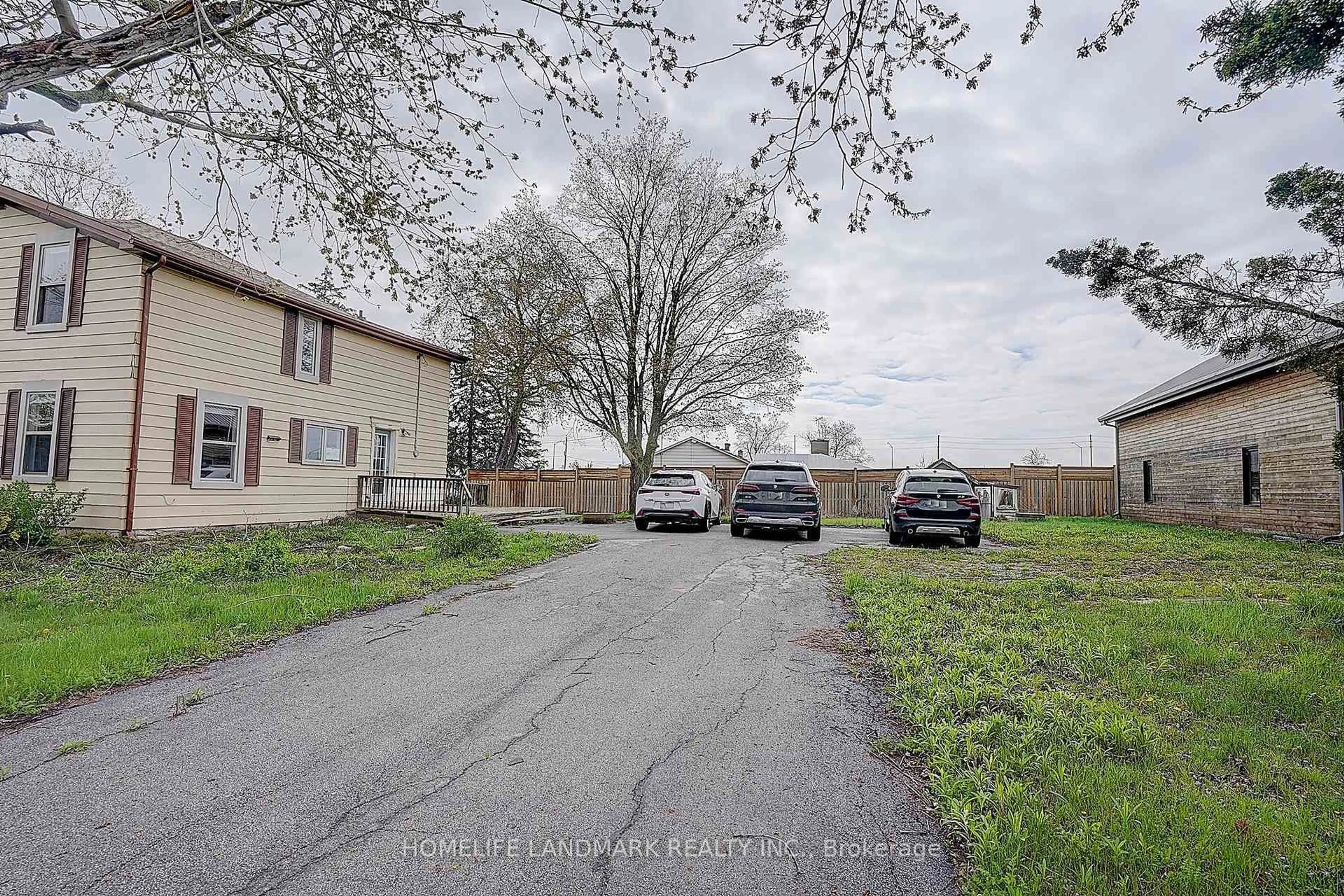 A pic from outside/outdoor area/front of a property/back of a property/a pic from drone, street for 9950 Britannia Rd, Milton Ontario L9E 0E4