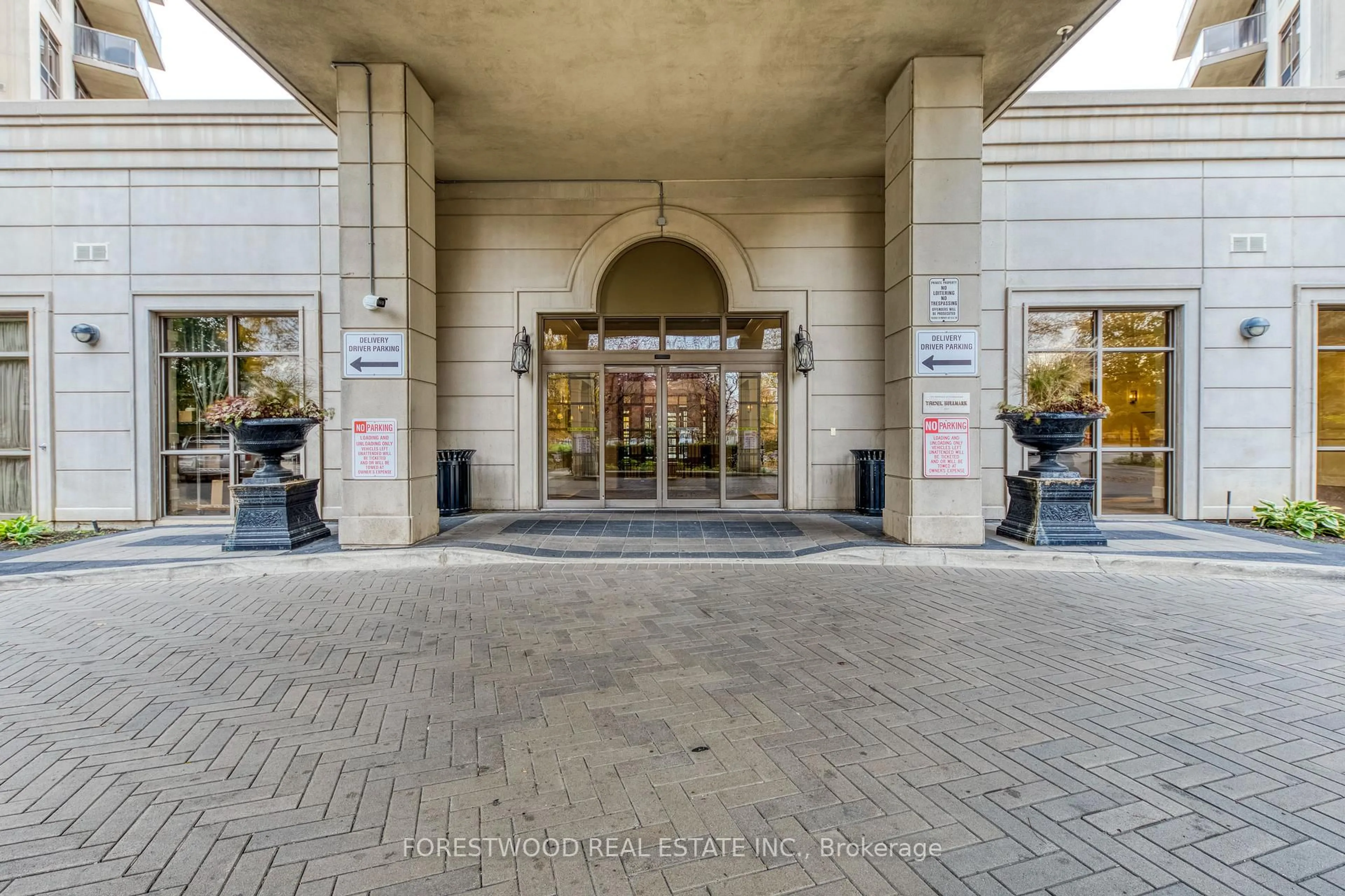 Indoor foyer for 710 HUMBERVIEW Blvd #2002, Toronto Ontario M3L 3W3