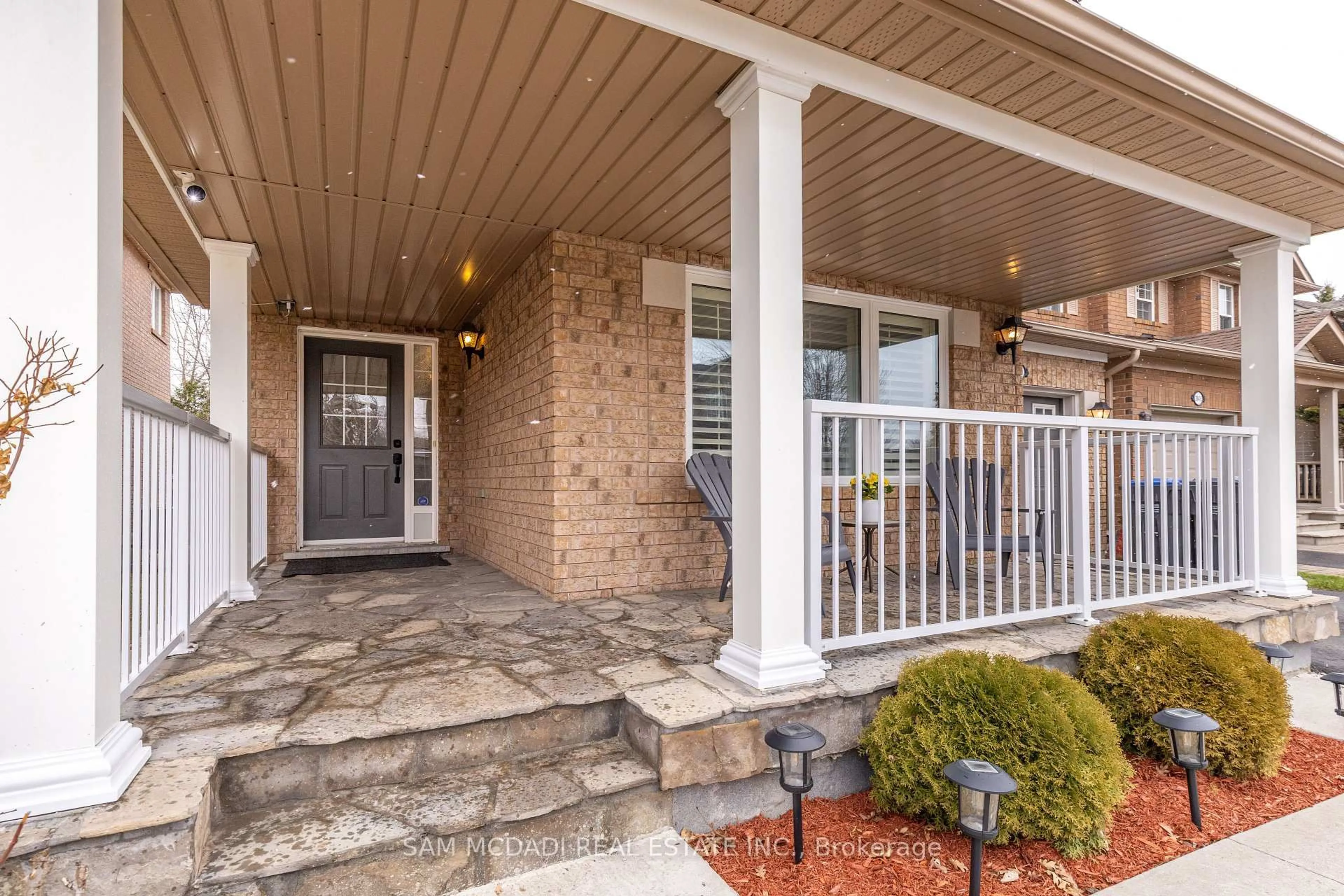 Indoor entryway for 3949 Regatta Crt, Mississauga Ontario L5M 6M1