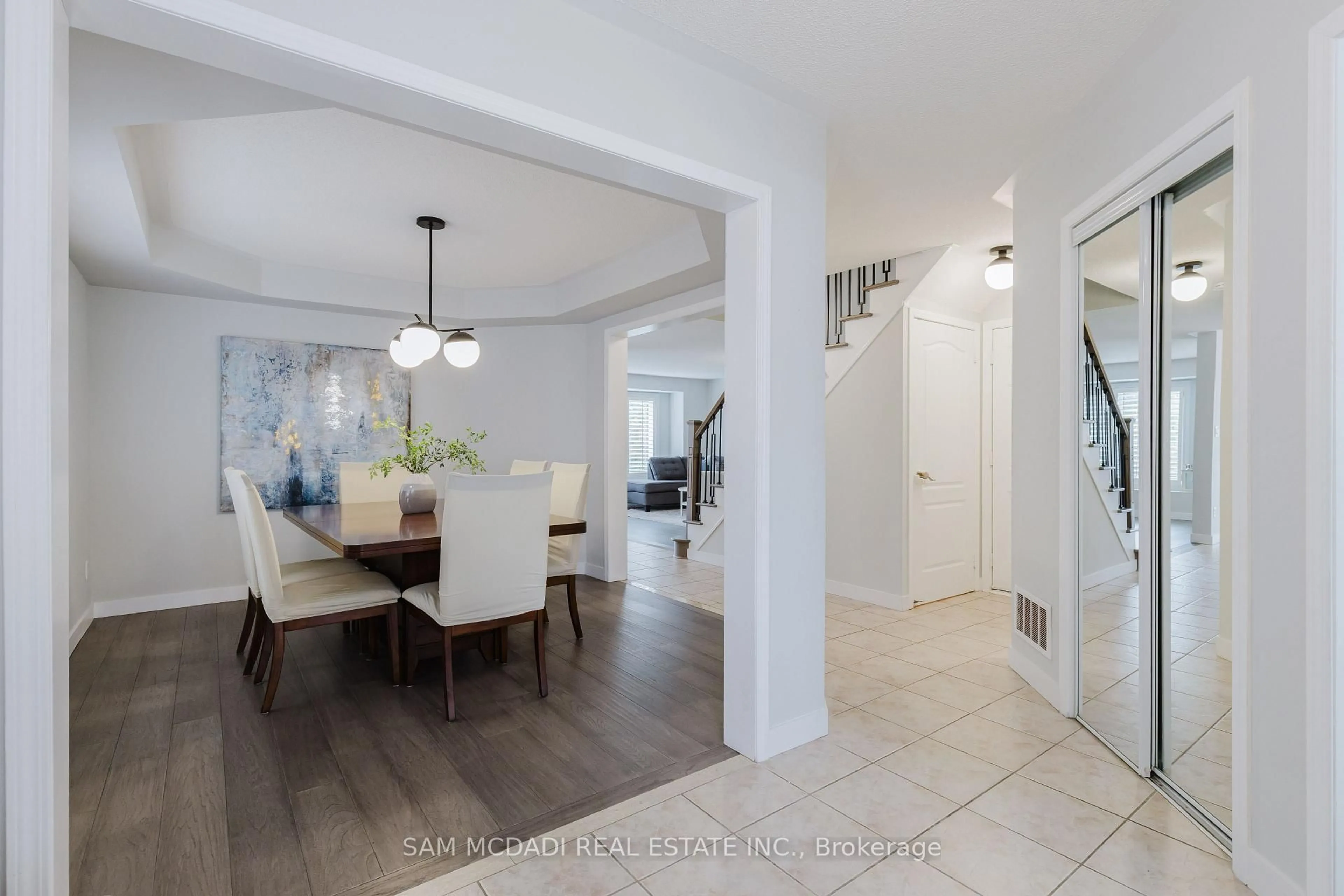Dining room, ceramic/tile floor for 3949 Regatta Crt, Mississauga Ontario L5M 6M1