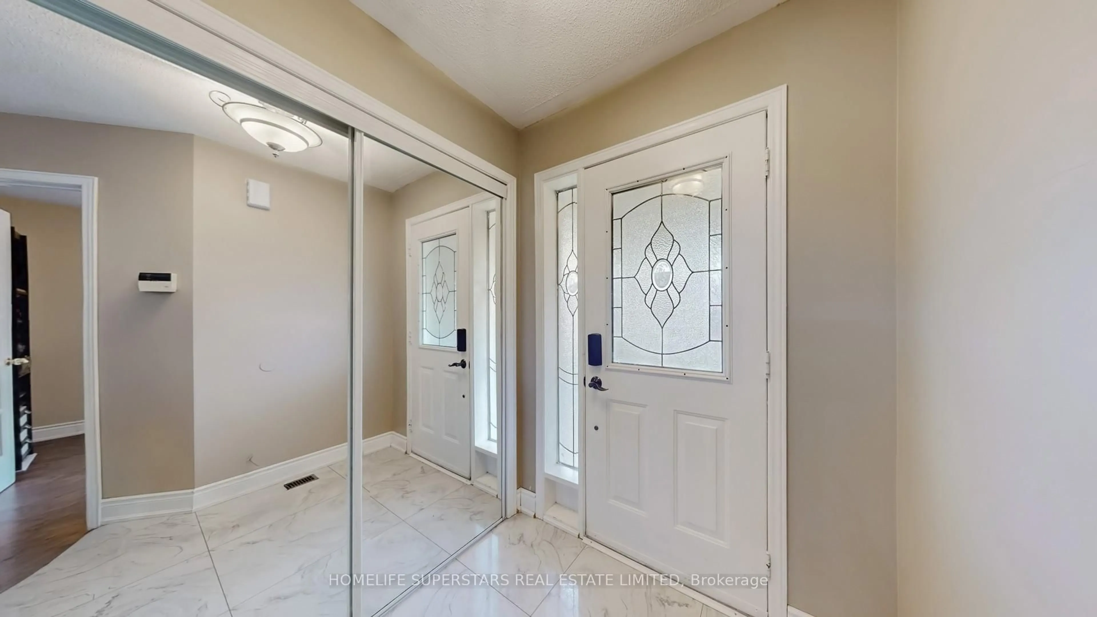 Indoor entryway for 30 HOPECREST Pl, Brampton Ontario L6R 2T8