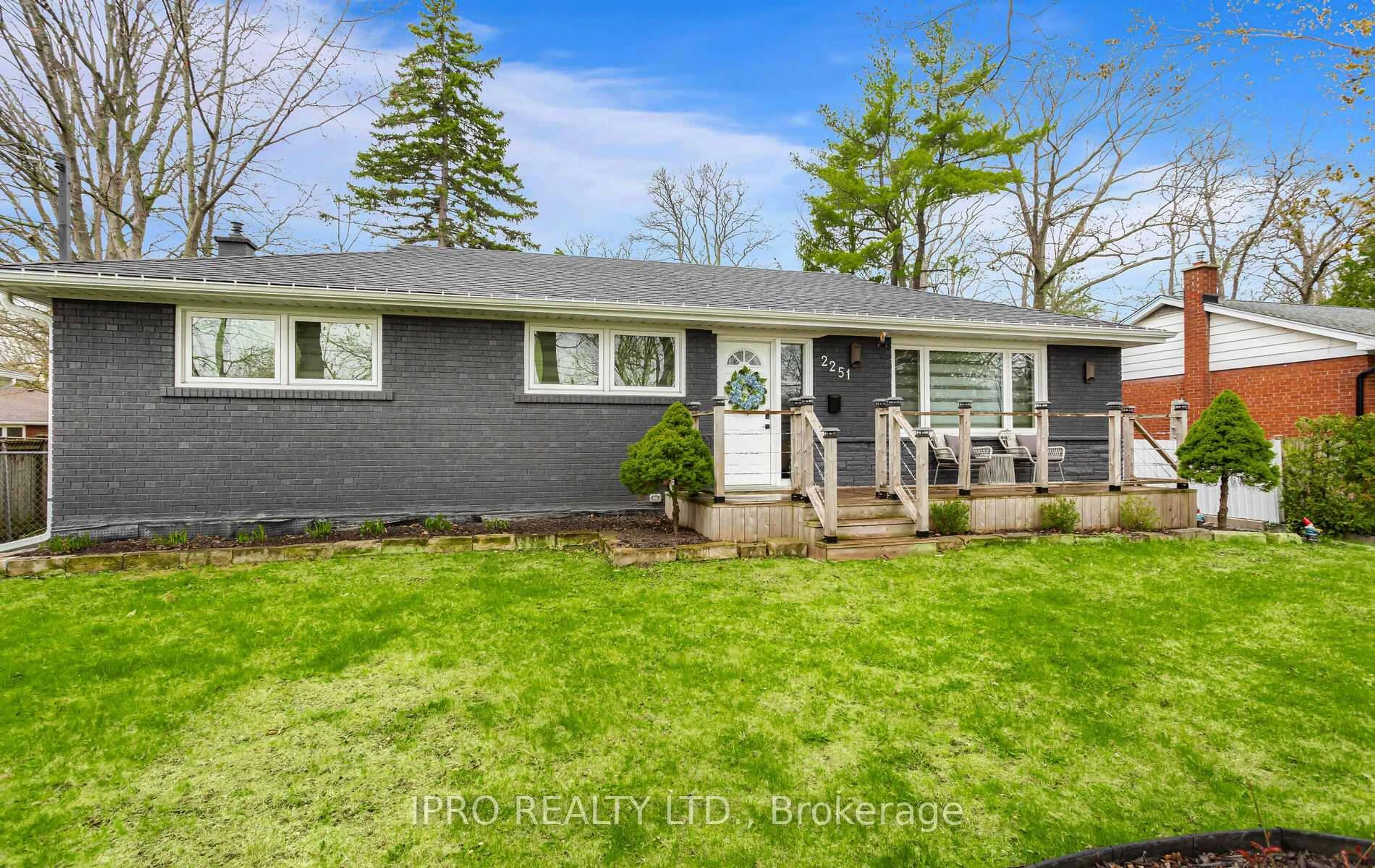 Home with vinyl exterior material, street for 2251 Sunnydale Dr, Burlington Ontario L7P 1G2