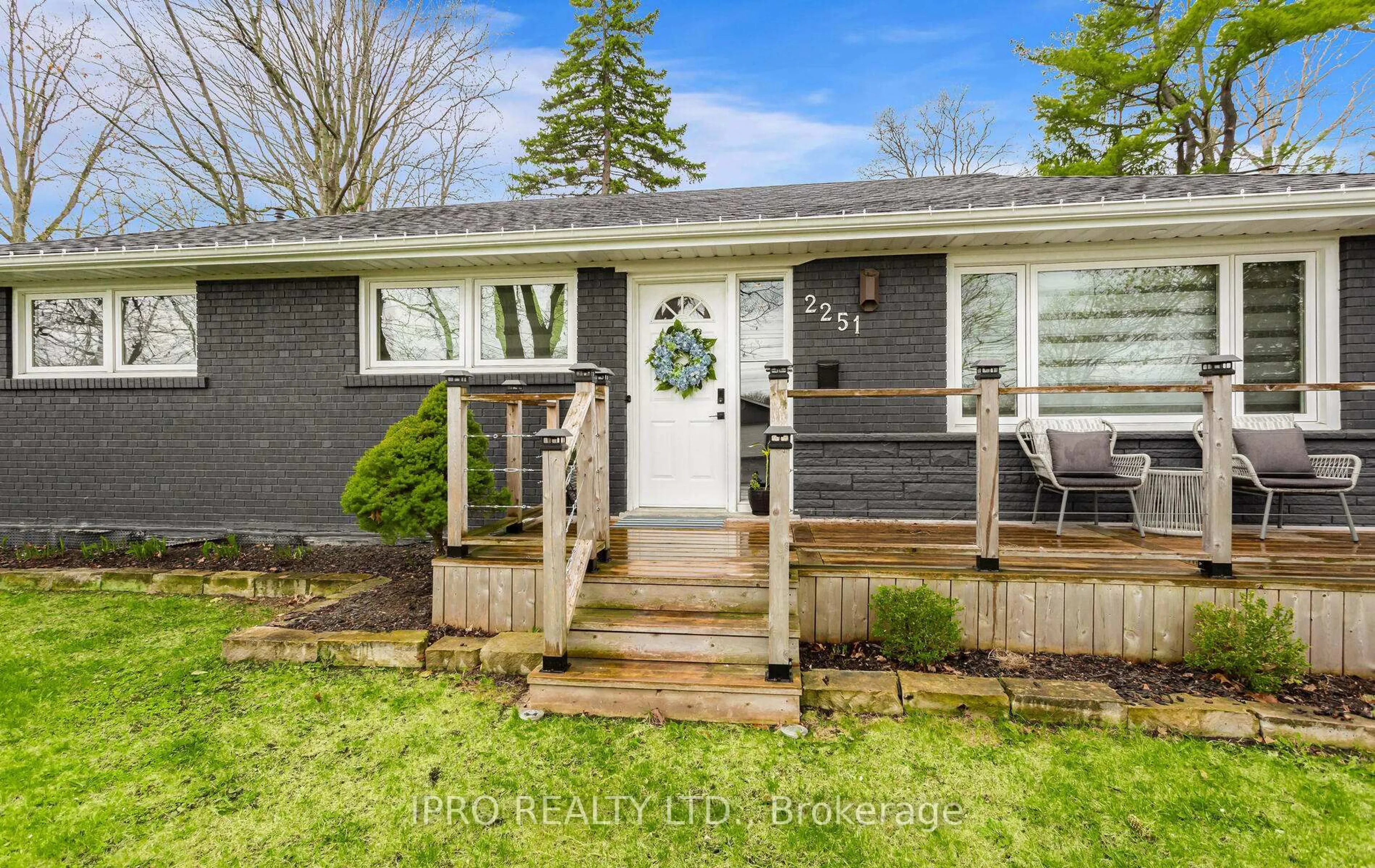 Home with vinyl exterior material, street for 2251 Sunnydale Dr, Burlington Ontario L7P 1G2