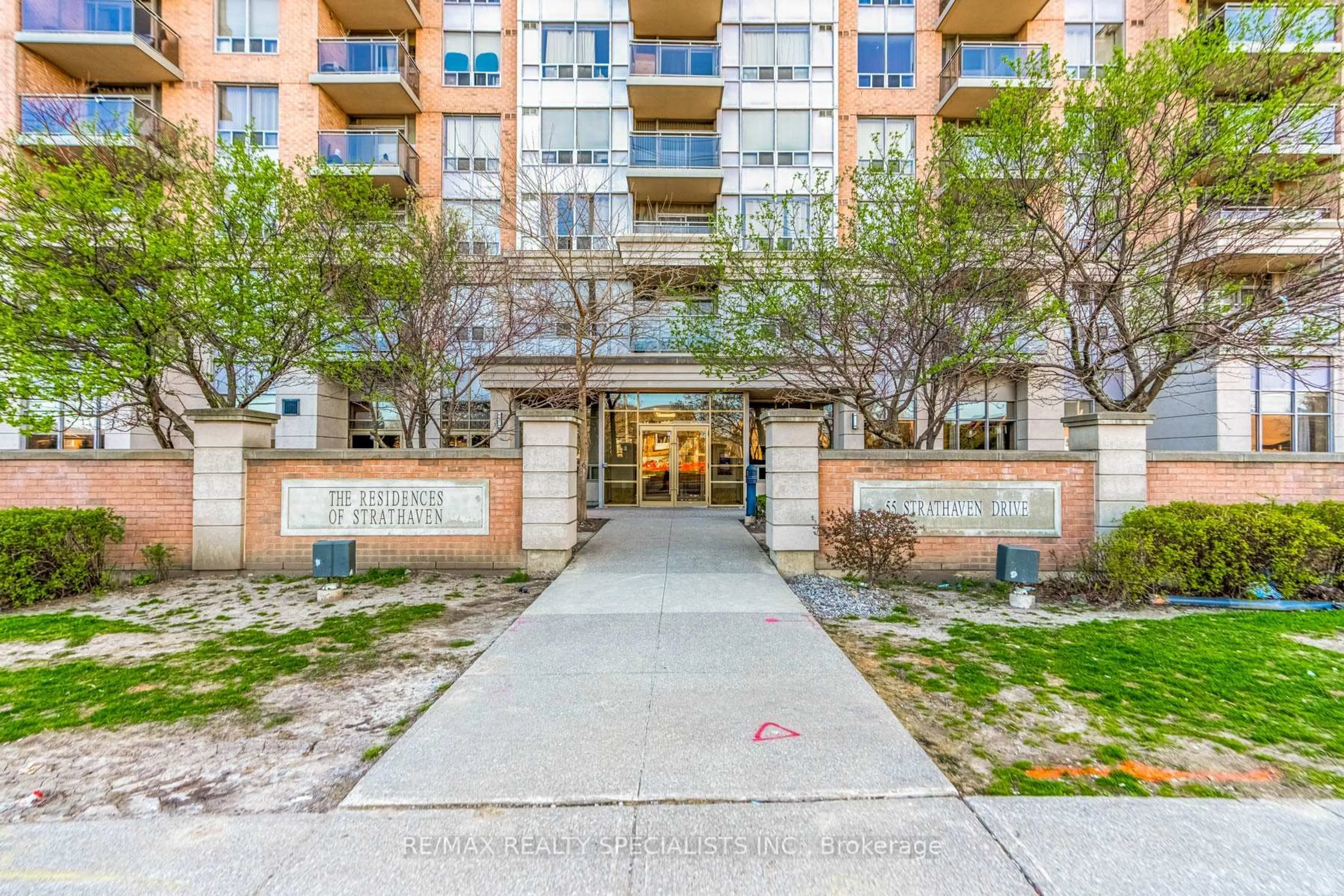 Indoor foyer for 55 Strathaven Dr #2011, Mississauga Ontario L5R 4G9