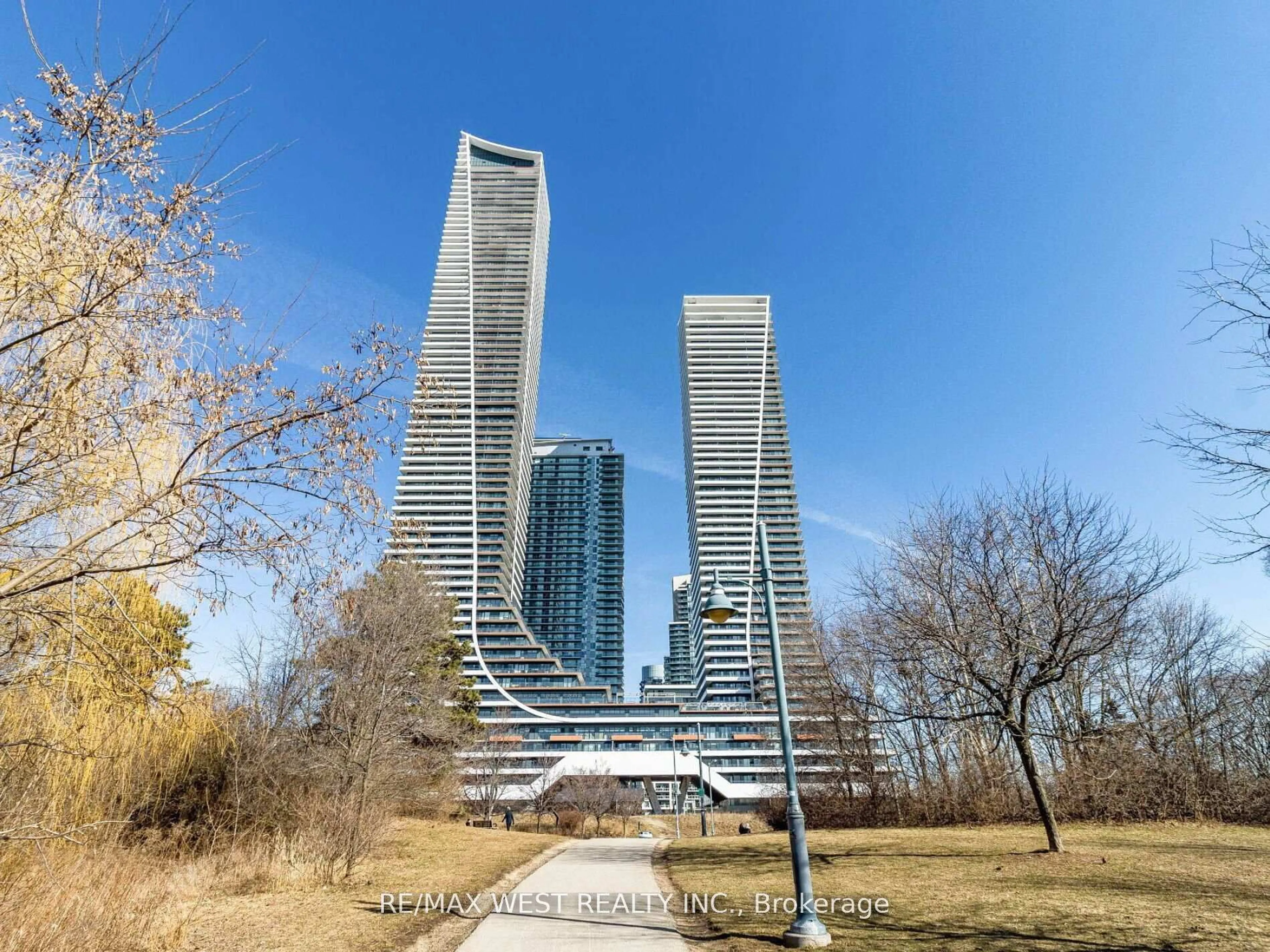 Indoor foyer for 30 Shore Breeze Dr #923, Toronto Ontario M8V 0J1
