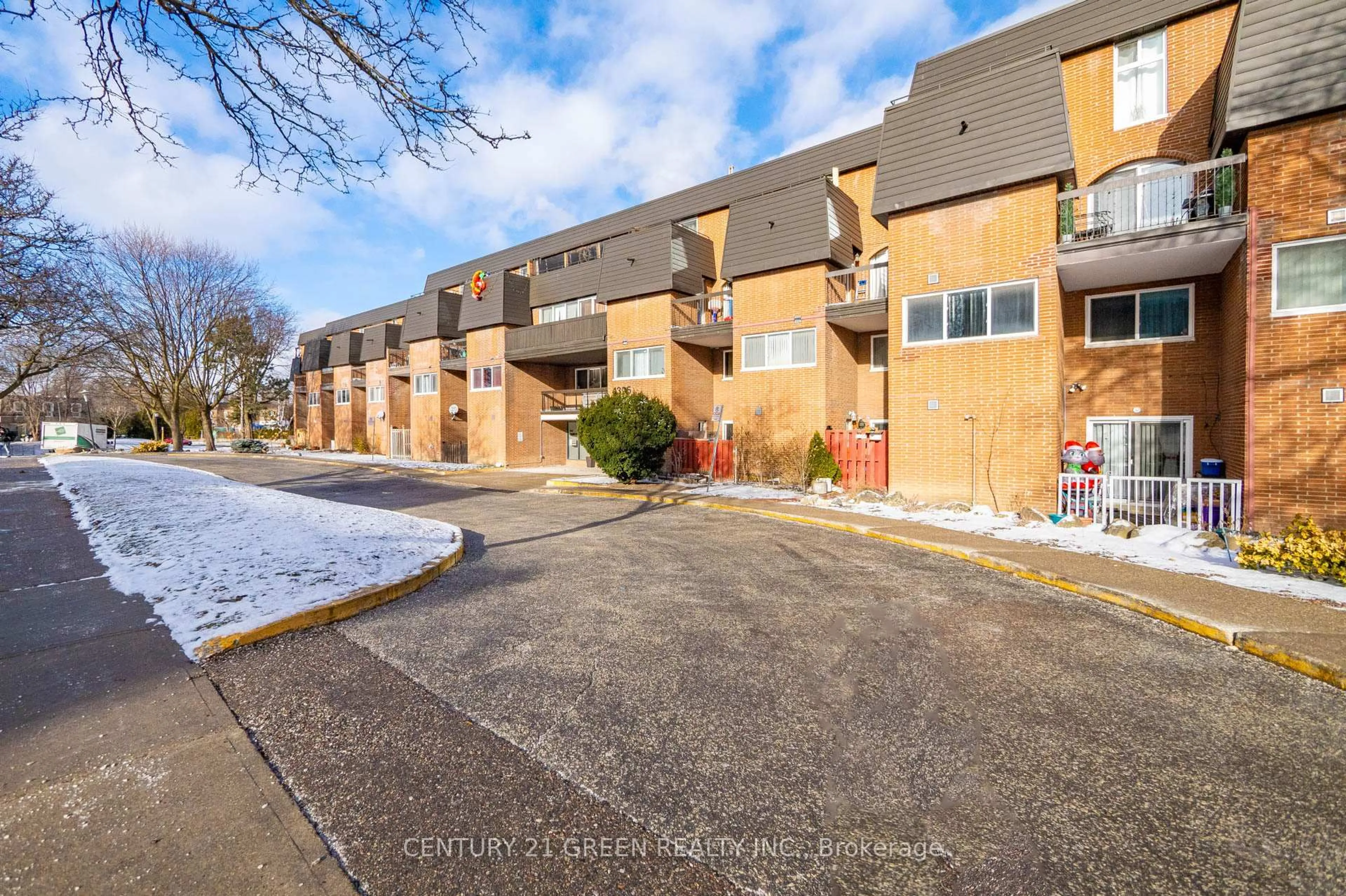 A pic from outside/outdoor area/front of a property/back of a property/a pic from drone, street for 1395 Williamsport Dr #342, Mississauga Ontario L4X 2T4