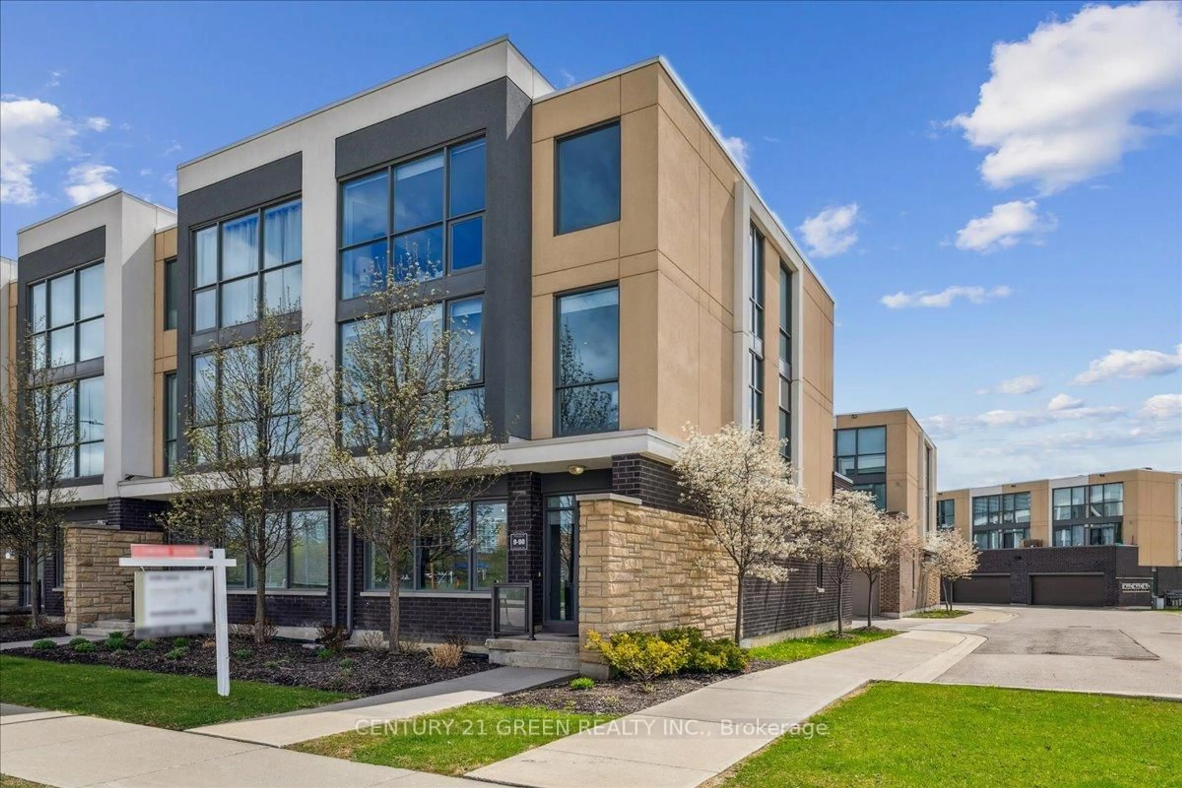 Home with brick exterior material, building for 90 Little Creek Rd #9, Mississauga Ontario L5R 0E9