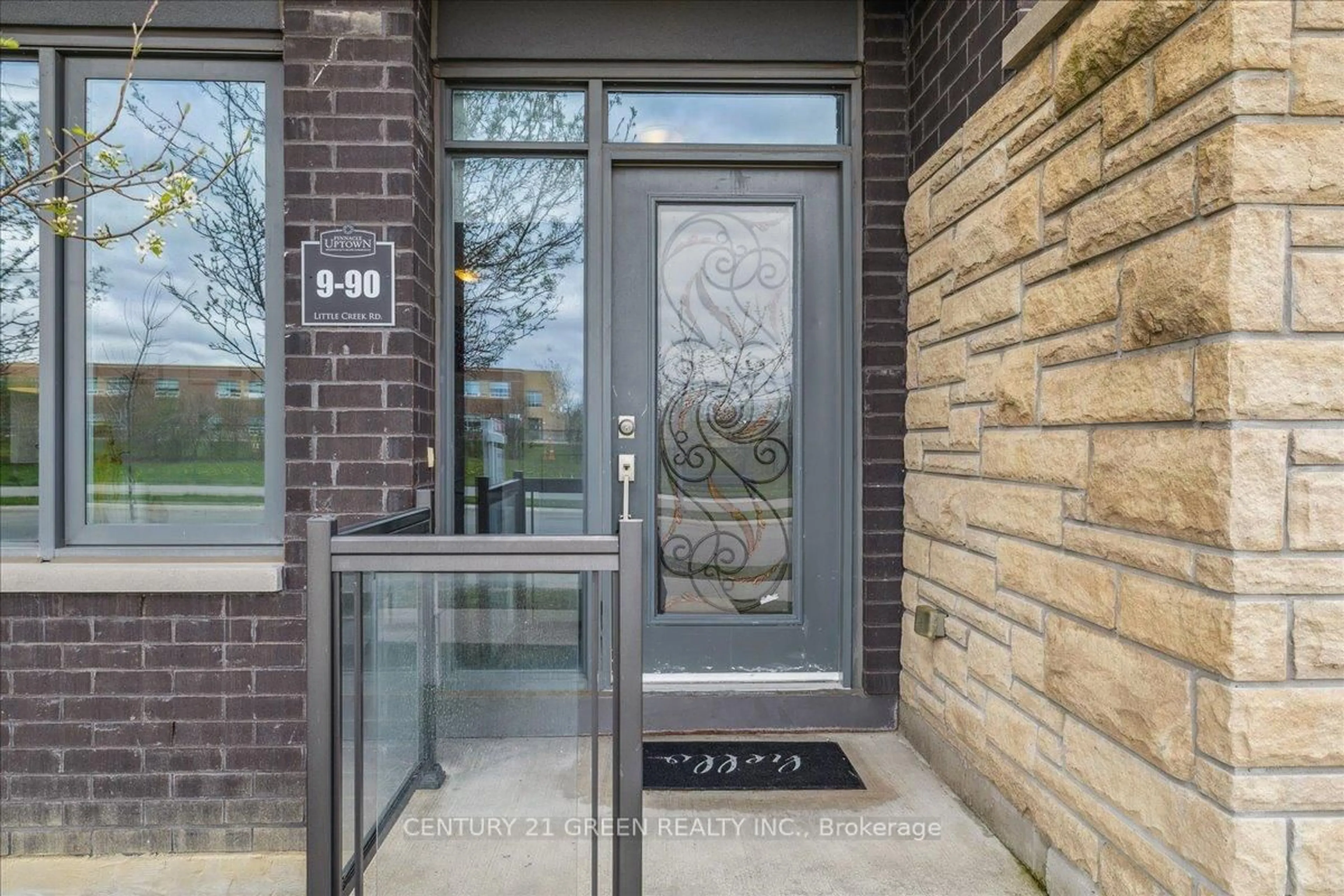 Indoor entryway for 90 Little Creek Rd #9, Mississauga Ontario L5R 0E9