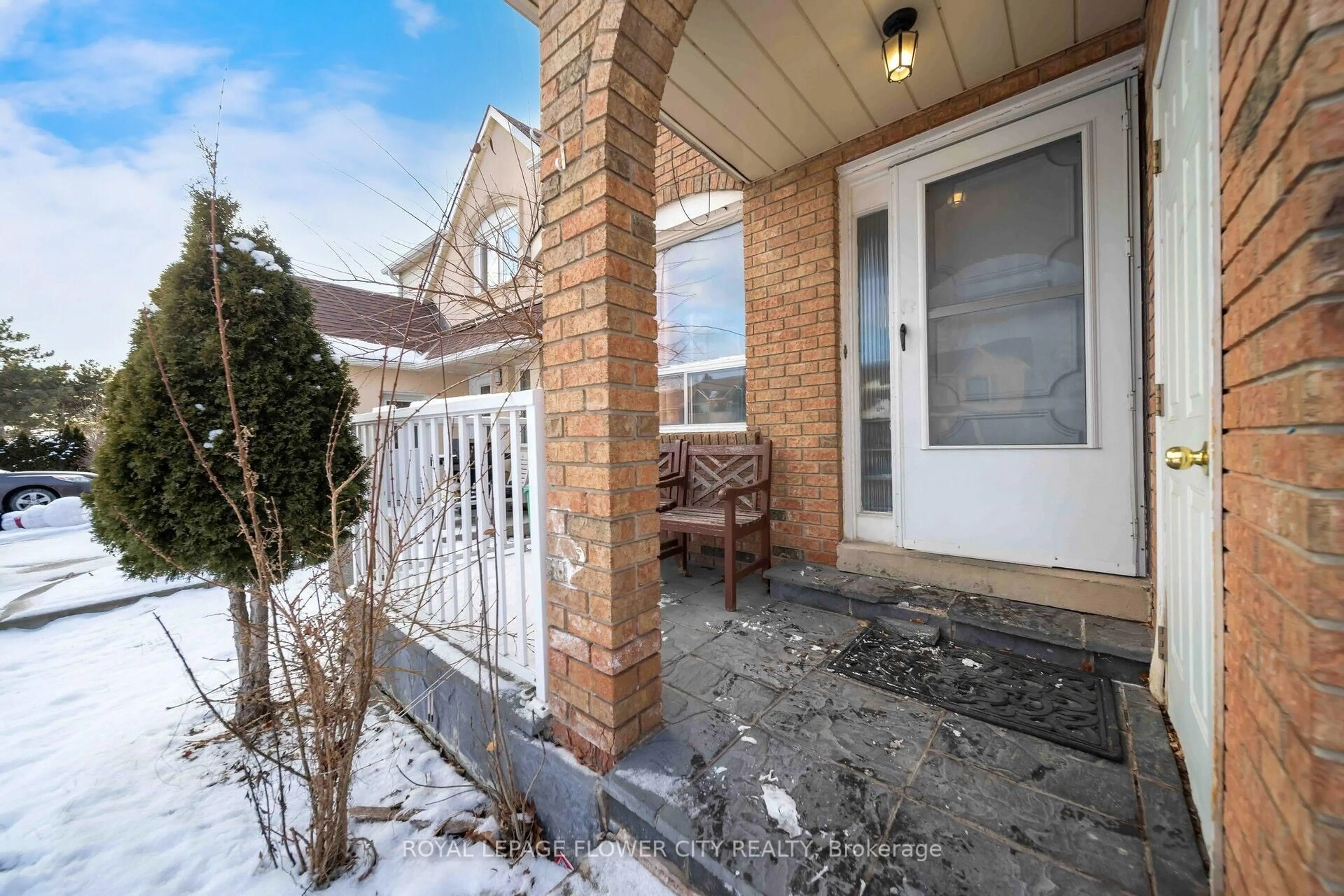 Indoor entryway for 433 Hansen Rd, Brampton Ontario L6V 3P6
