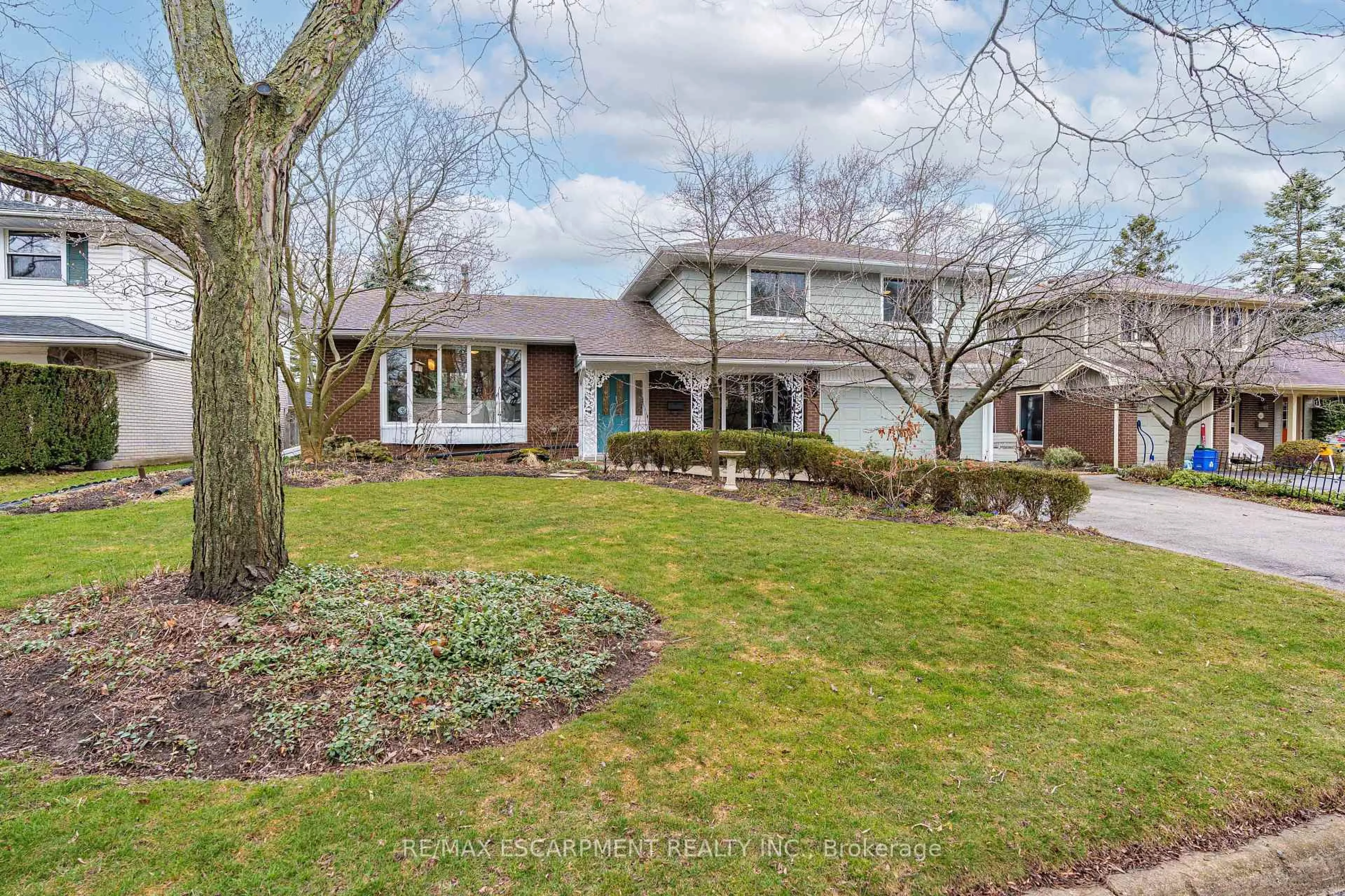 Home with brick exterior material, street for 5111 Bayfield Cres, Burlington Ontario L7L 3J5