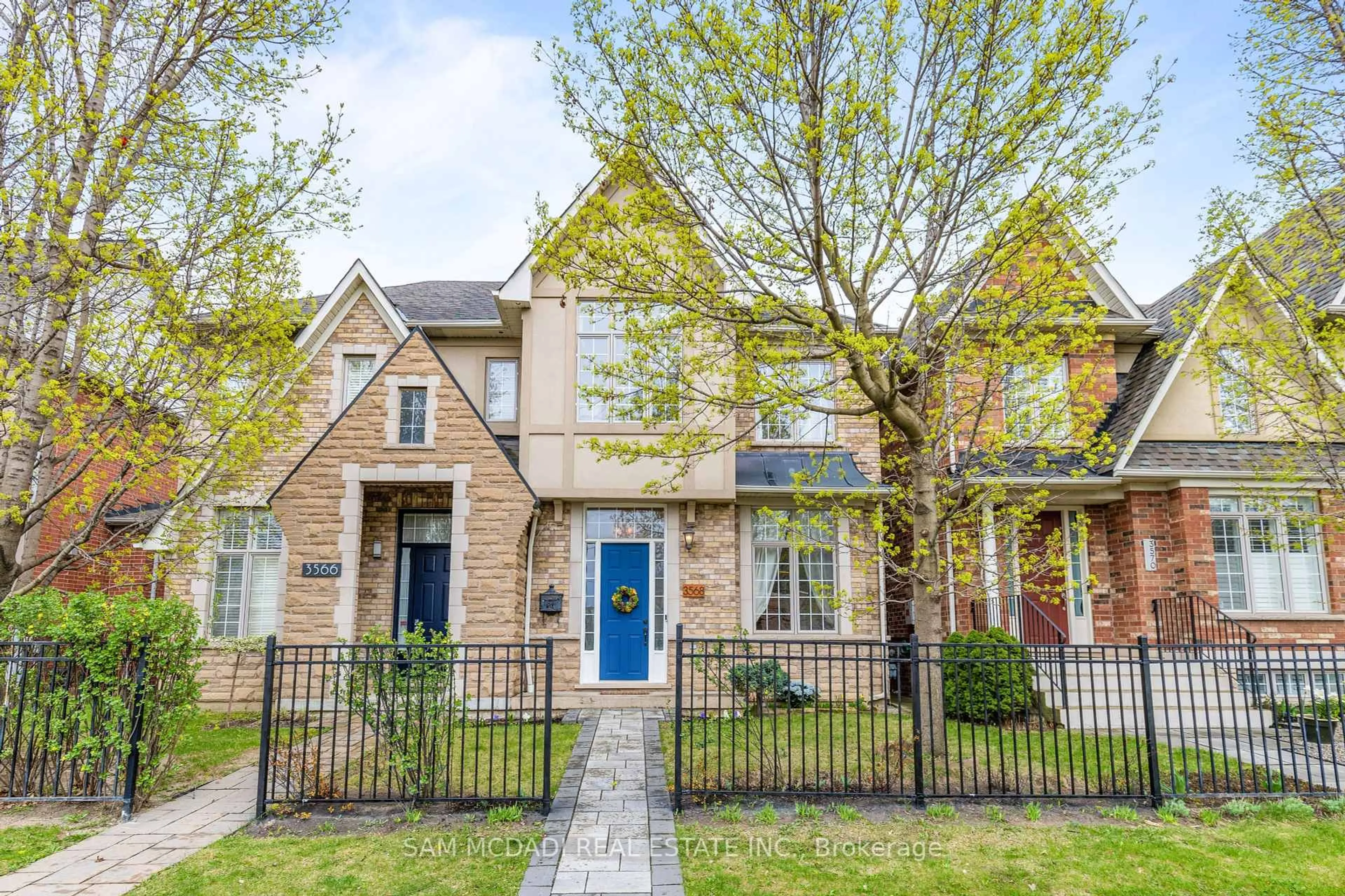 Home with brick exterior material, street for 3568 Eglinton Ave, Mississauga Ontario L5M 7C4