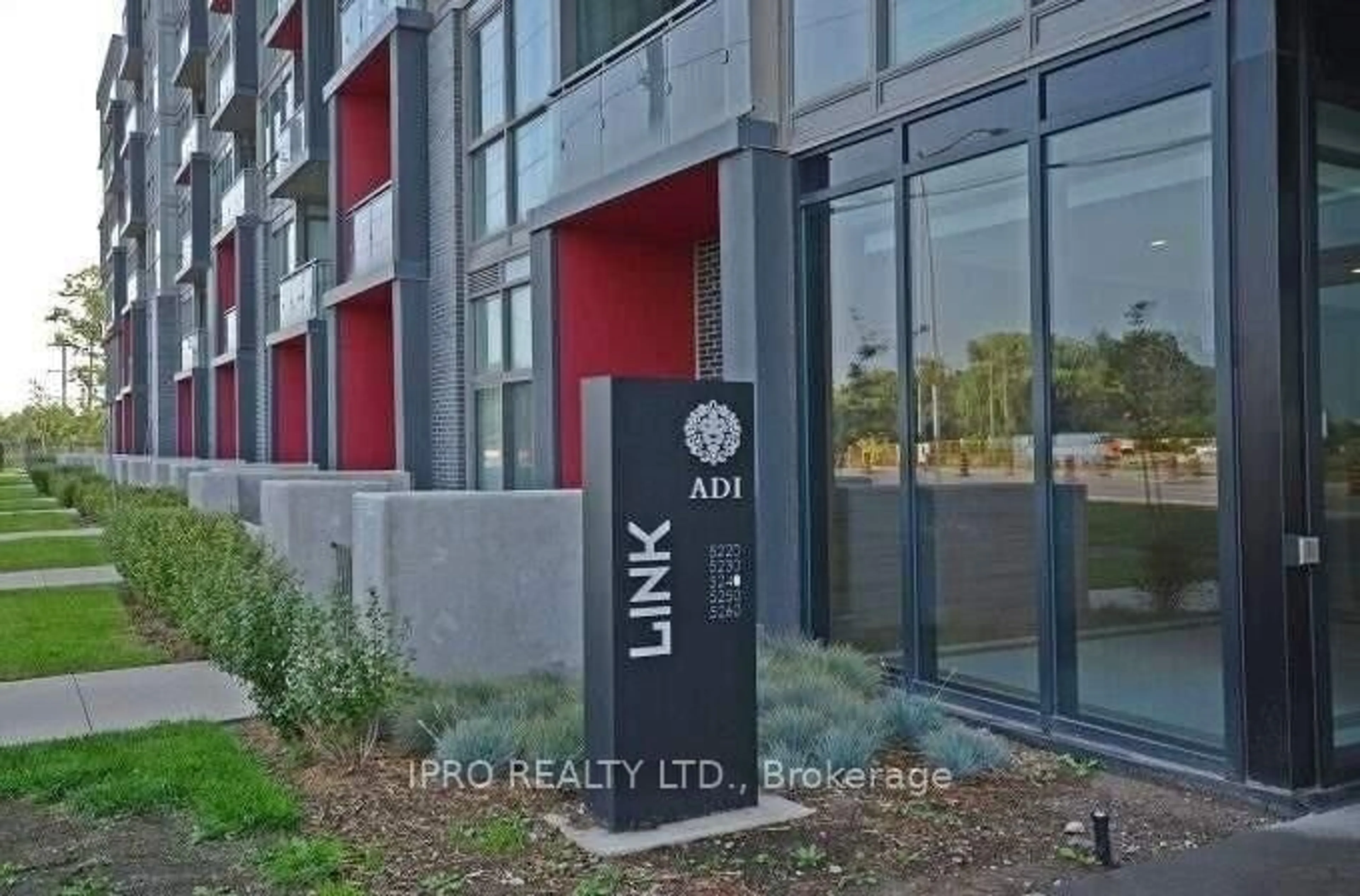 Indoor entryway for 5240 Dundas St #B204, Burlington Ontario L7R 3X4