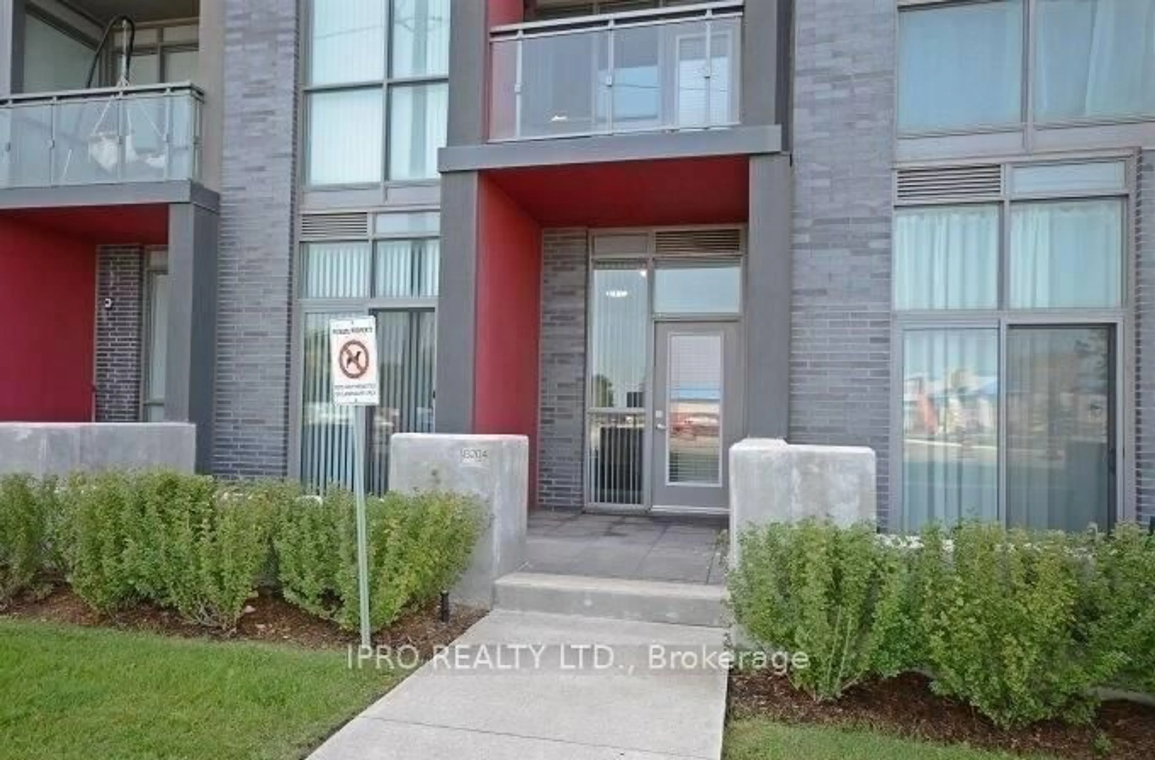 Indoor foyer for 5240 Dundas St #B204, Burlington Ontario L7R 3X4