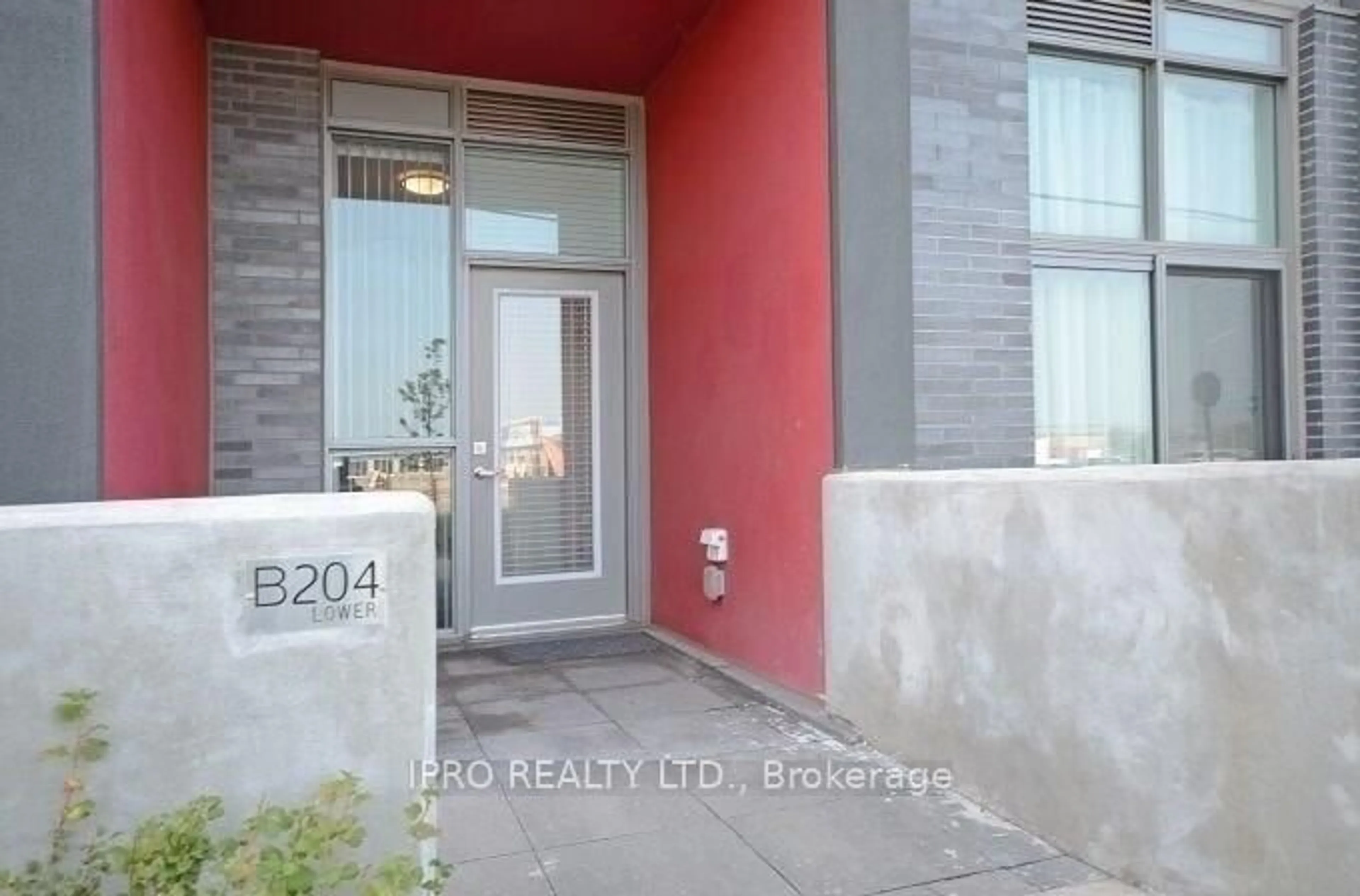 Indoor entryway for 5240 Dundas St #B204, Burlington Ontario L7R 3X4