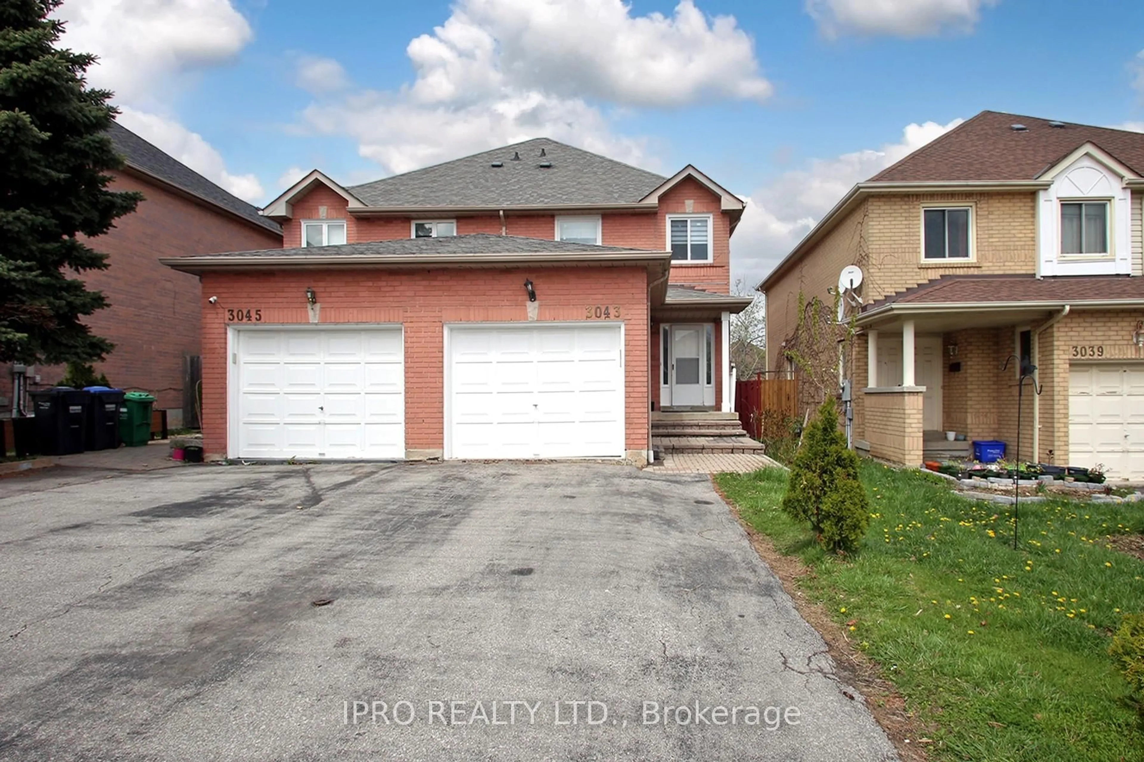 Home with brick exterior material, street for 3043 Pendleton Rd, Mississauga Ontario L5N 7C5