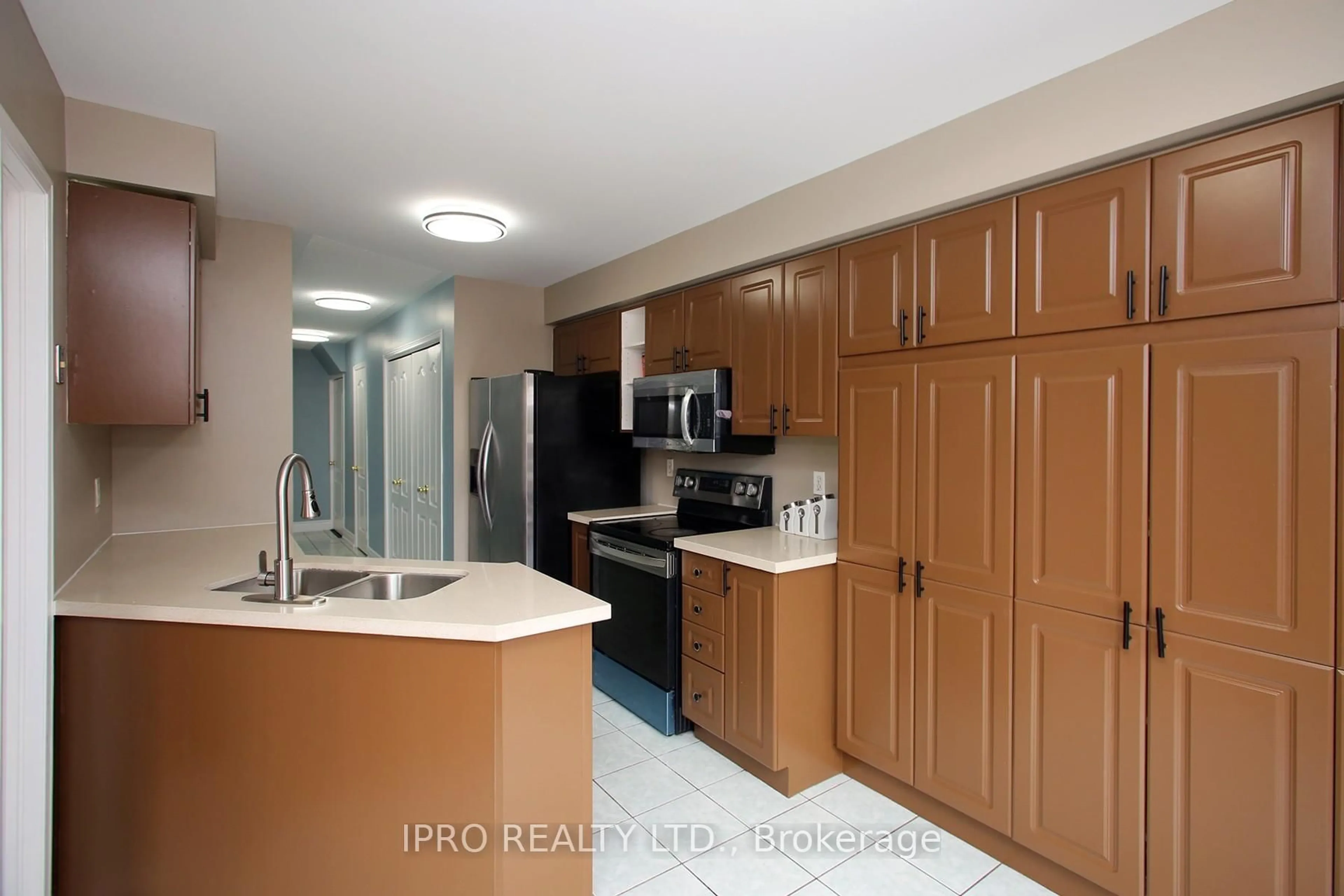 Standard kitchen, unknown for 3043 Pendleton Rd, Mississauga Ontario L5N 7C5