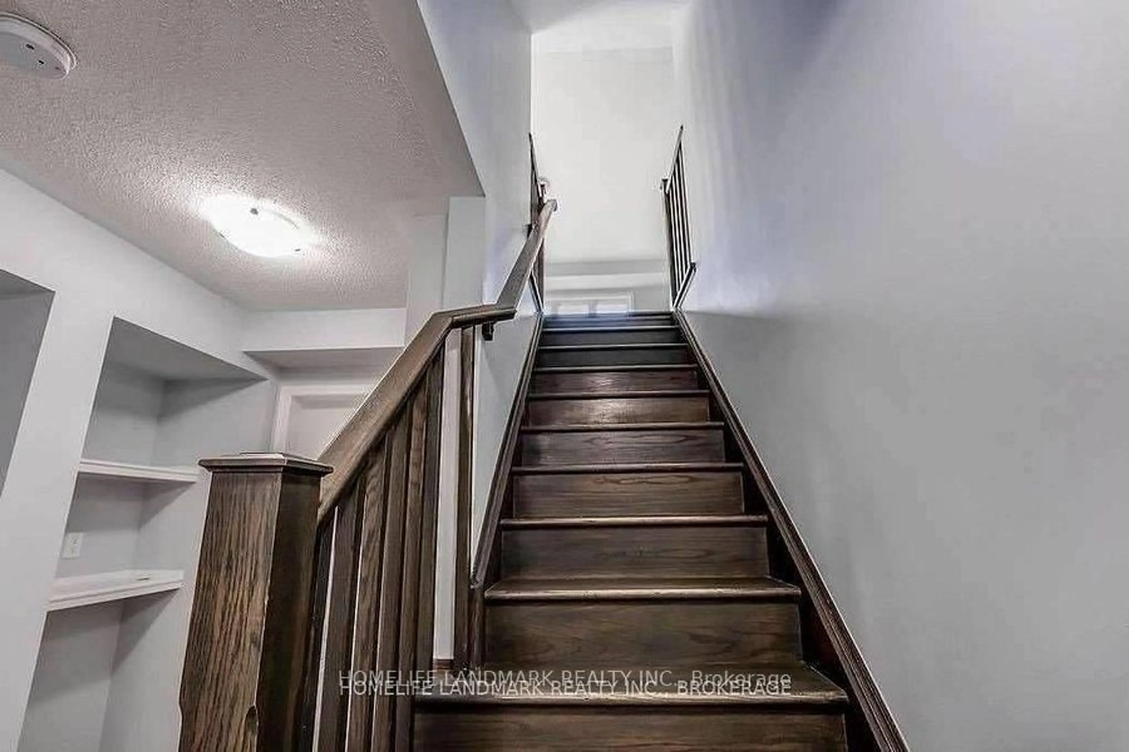 Stairs for 3077 Mistletoe Gdns, Oakville Ontario L6M 0Y7