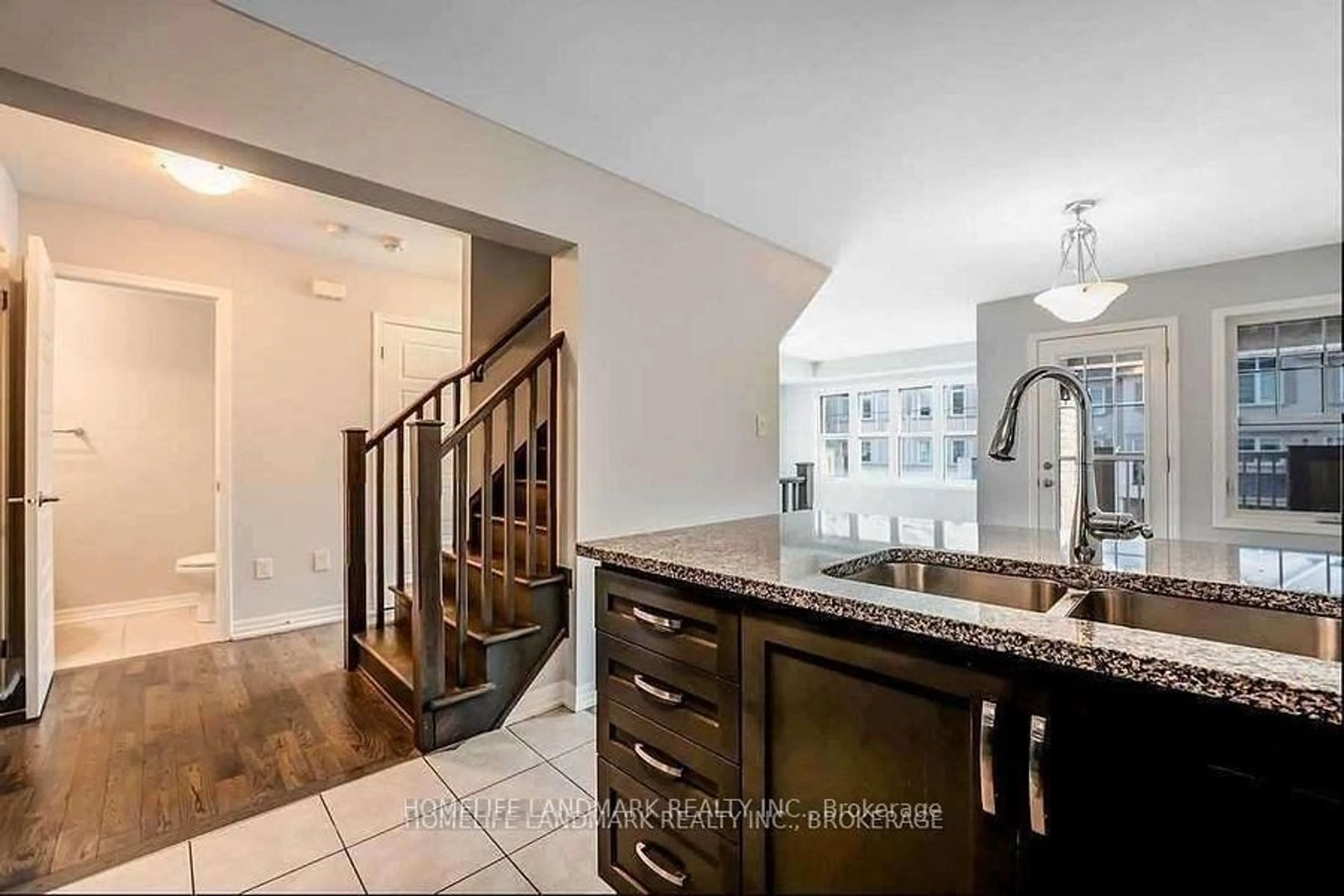 Open concept kitchen, ceramic/tile floor for 3077 Mistletoe Gdns, Oakville Ontario L6M 0Y7