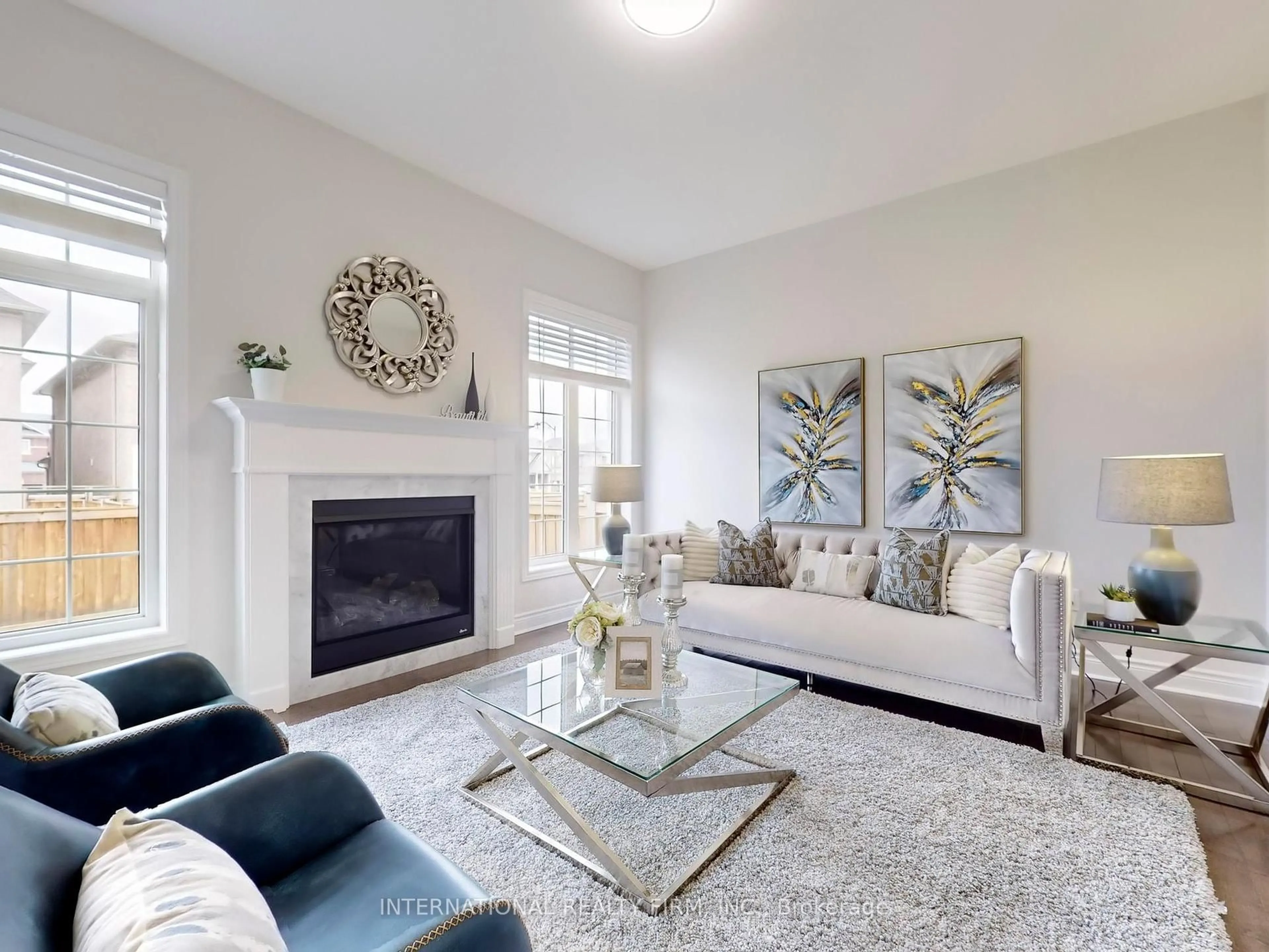 Living room with furniture, carpet floor for 254 Niagara Tr, Halton Hills Ontario L7G 0M4