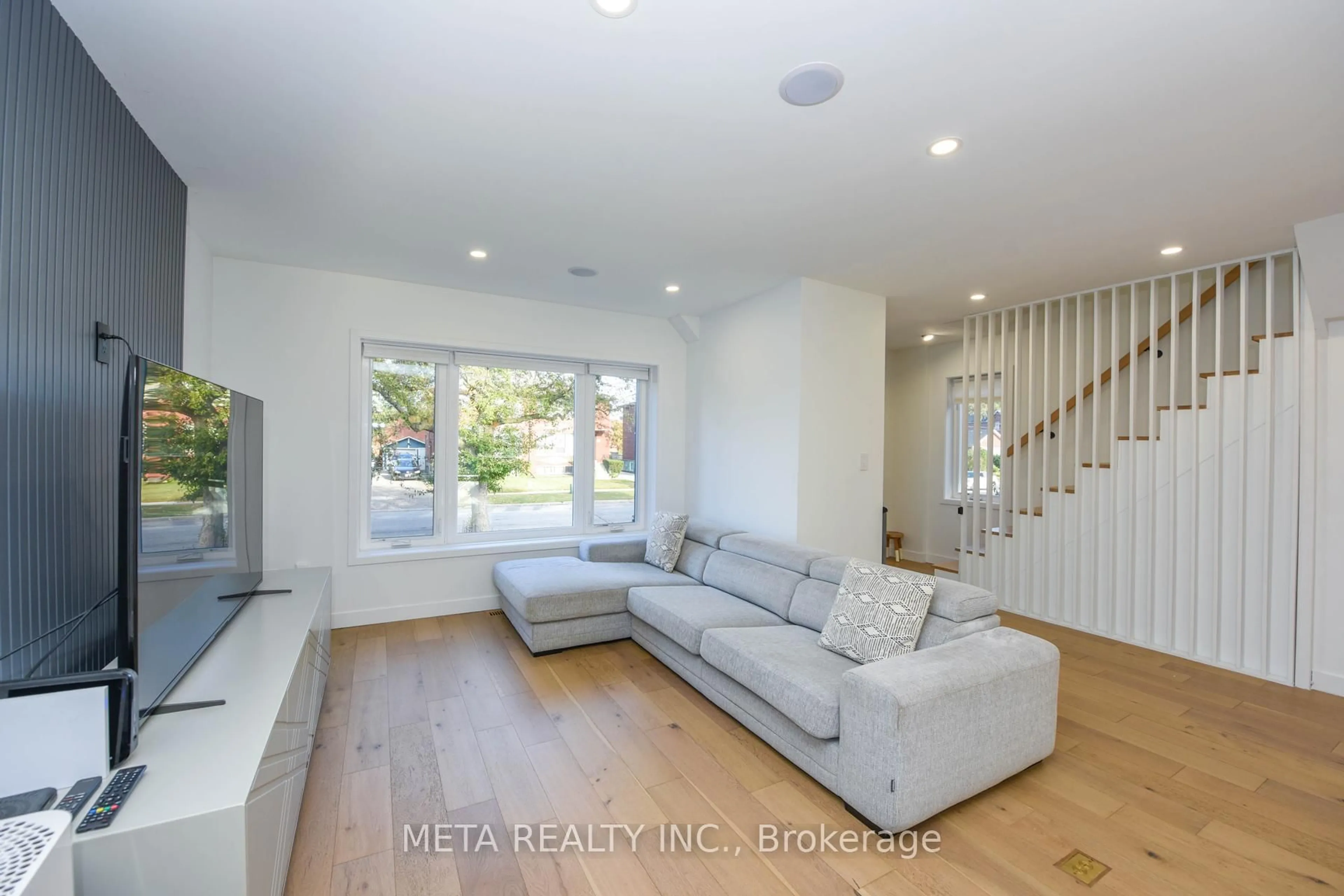 Living room with furniture, unknown for 28 Connorvale Ave, Toronto Ontario M8W 4A1
