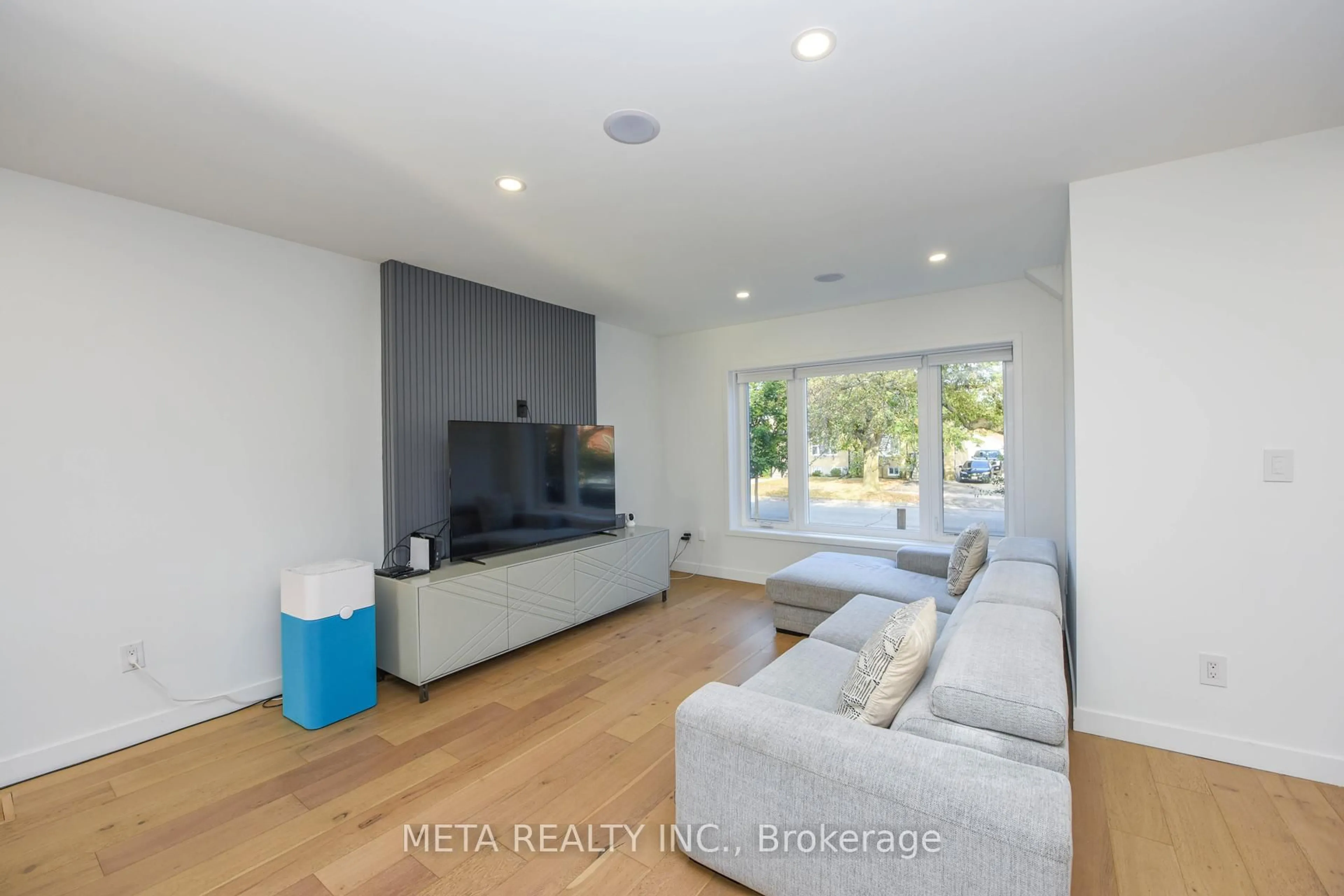 Living room with furniture, unknown for 28 Connorvale Ave, Toronto Ontario M8W 4A1