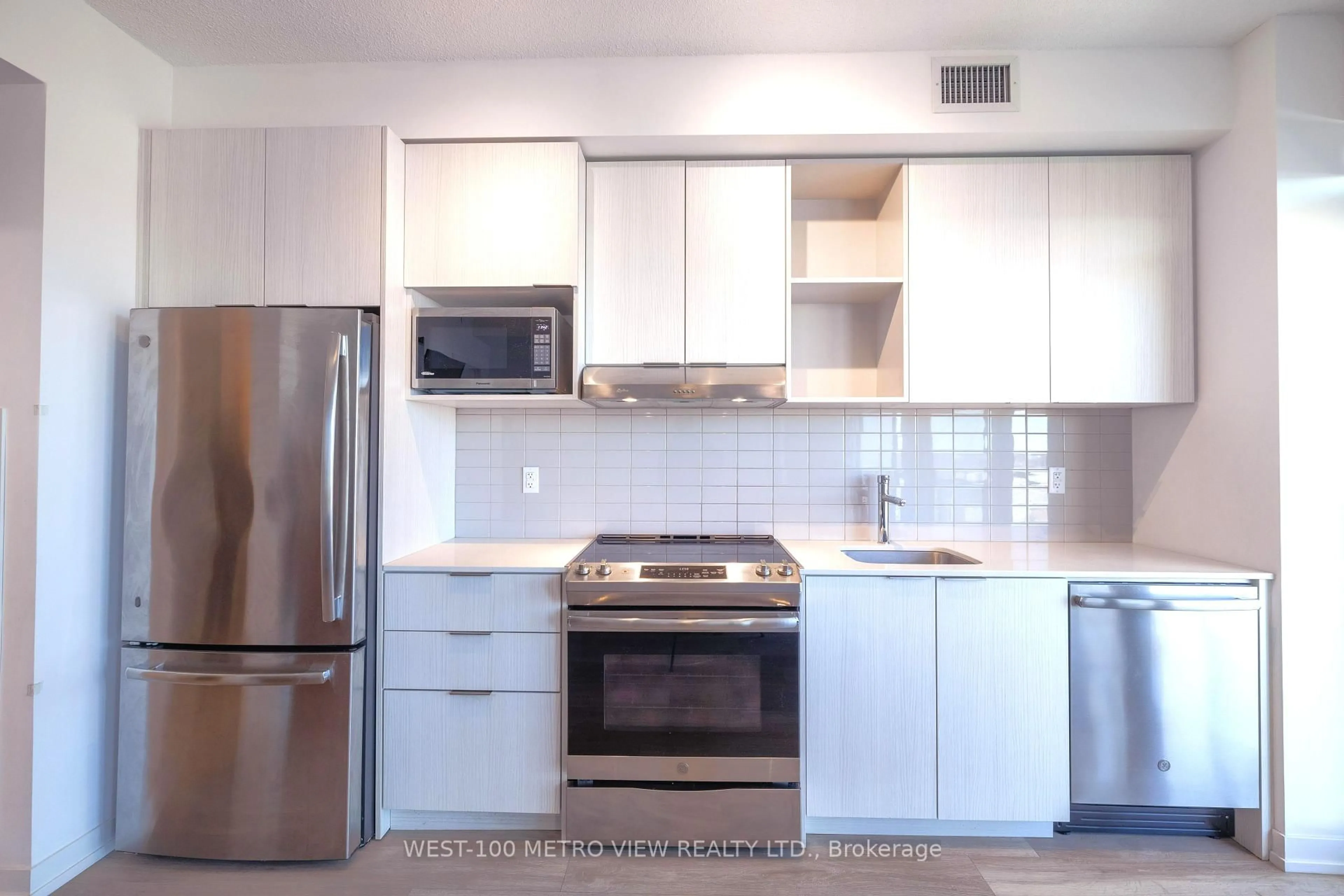 Standard kitchen, unknown for 2520 Eglinton Ave ##1105, Mississauga Ontario L5M 0Y2