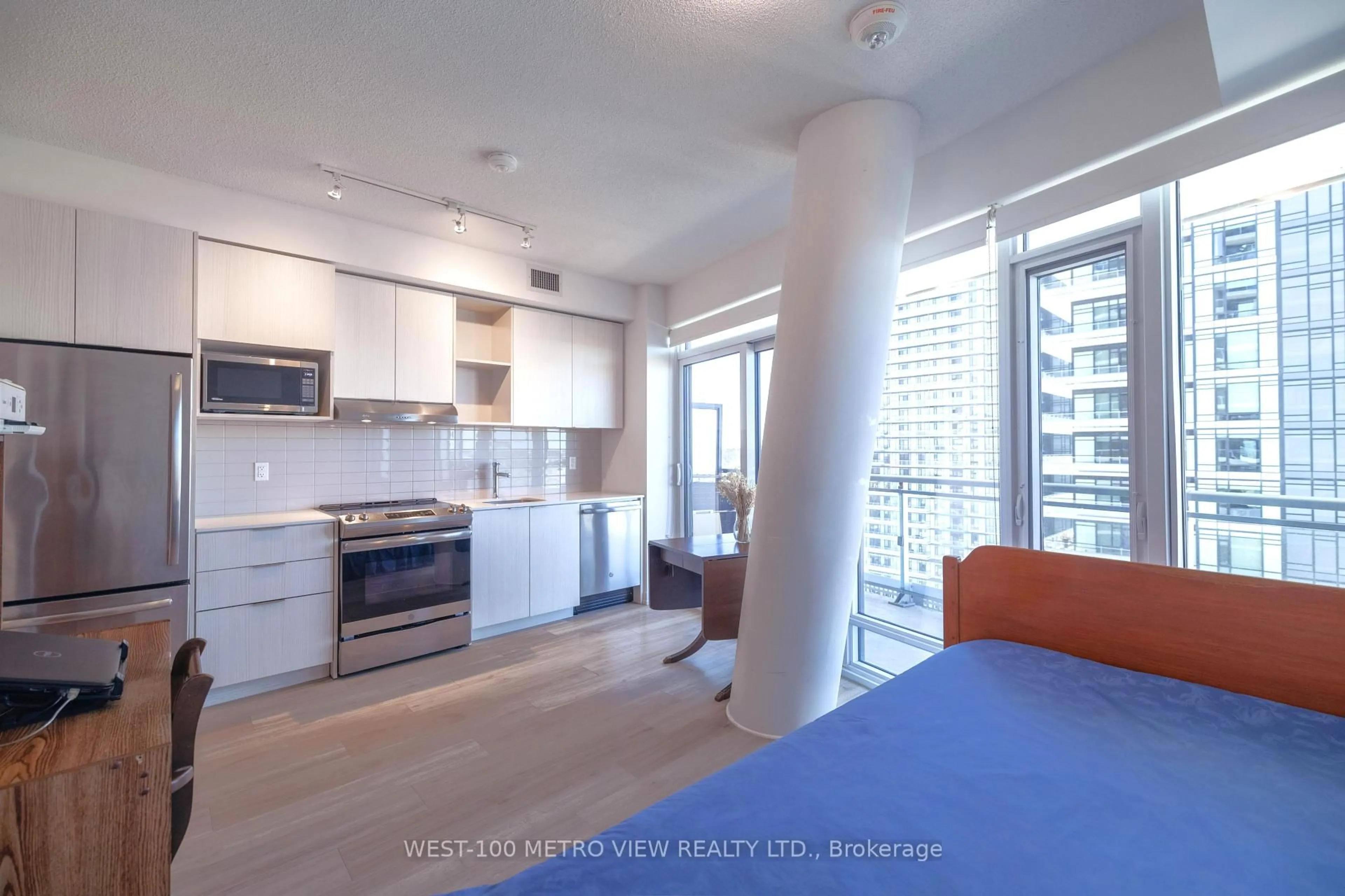 Open concept kitchen, unknown for 2520 Eglinton Ave ##1105, Mississauga Ontario L5M 0Y2