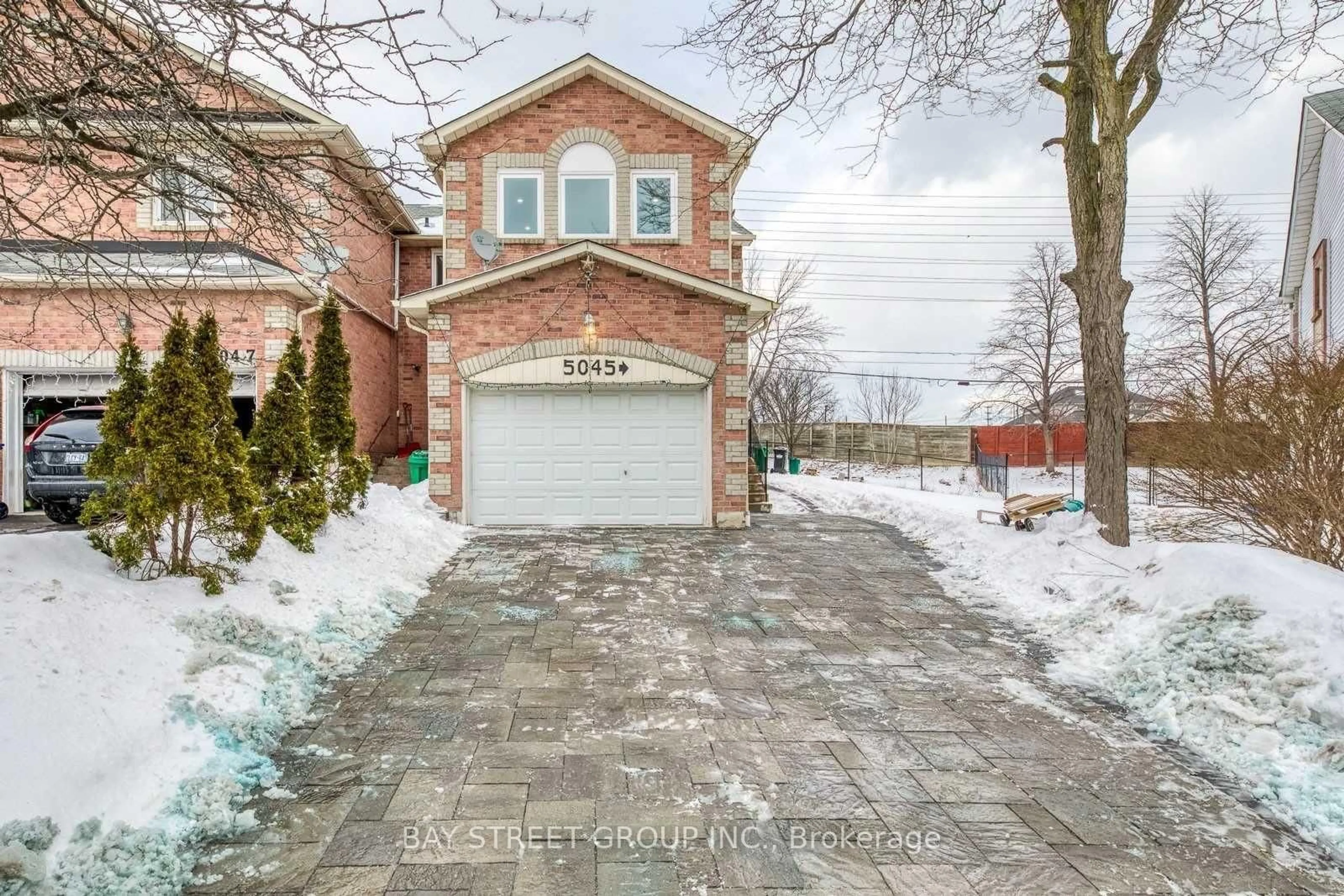 Home with brick exterior material, street for 5045 Rundle Crt, Mississauga Ontario L5M 4A4