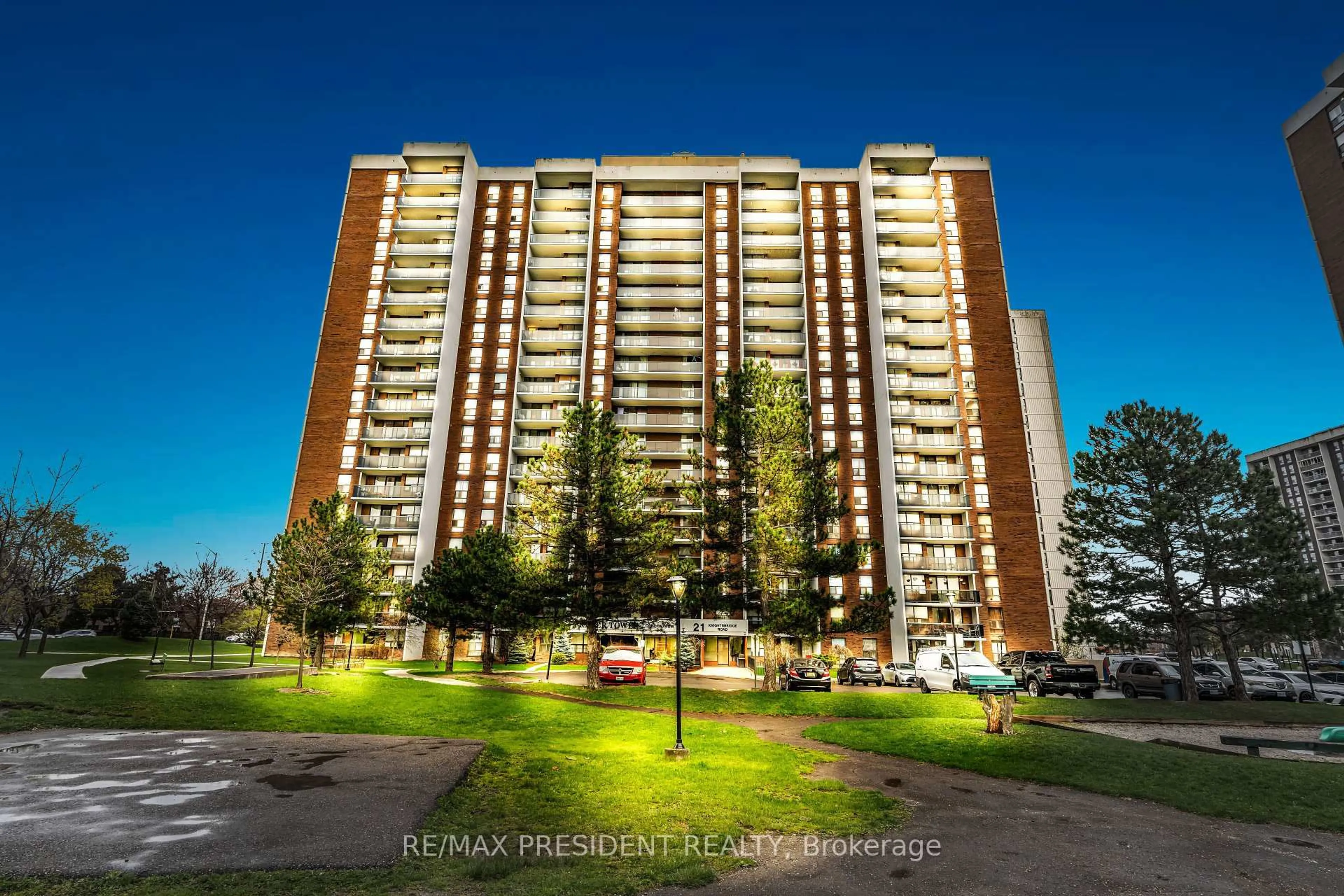 A pic from outside/outdoor area/front of a property/back of a property/a pic from drone, unknown for 21 Knightsbridge Rd #1408, Brampton Ontario L6T 3Y1