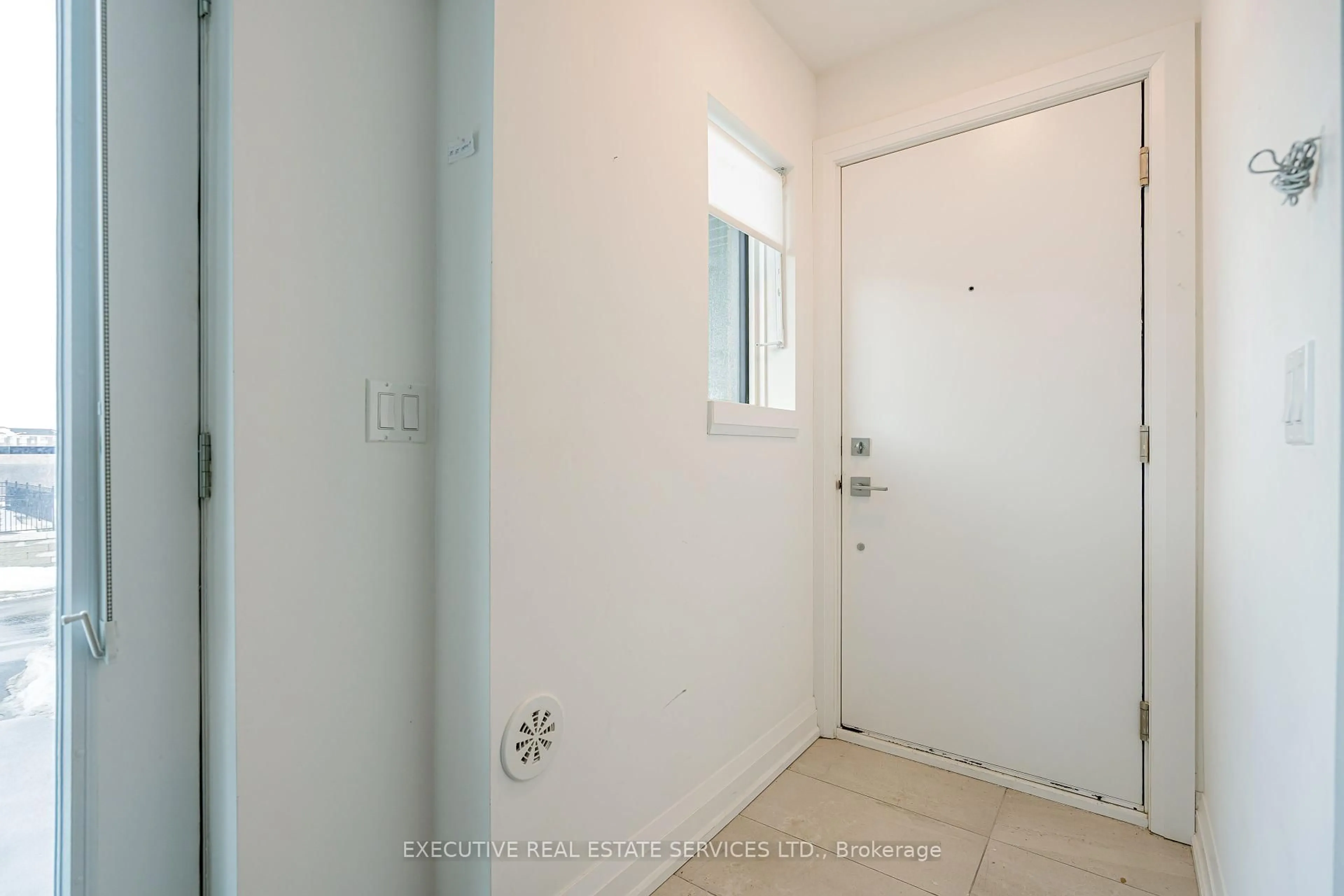Indoor entryway for 155 Veterans Dr #10, Brampton Ontario L7A 5L2