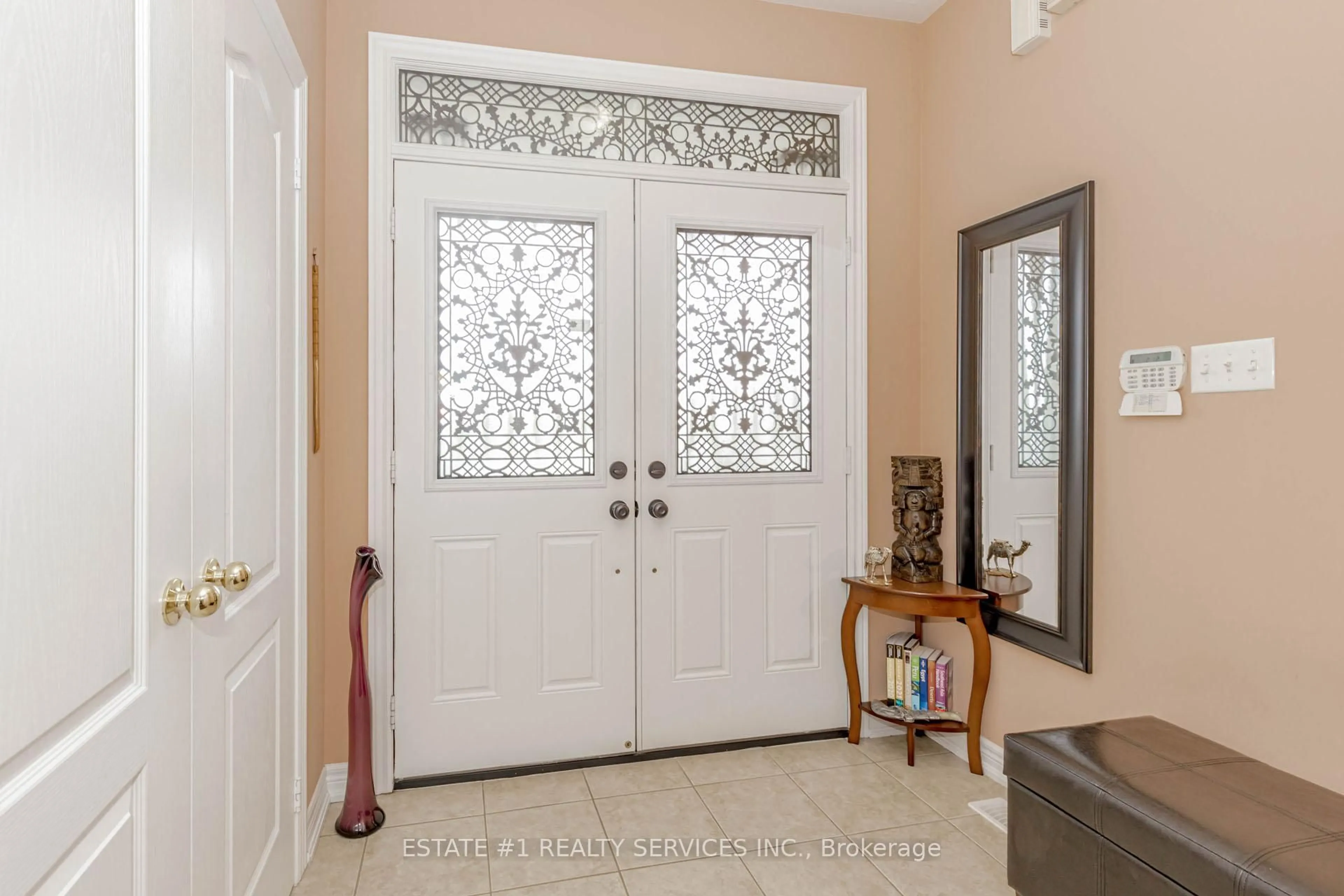 Indoor entryway for 50 Young Dr, Brampton Ontario L6Y 0P3