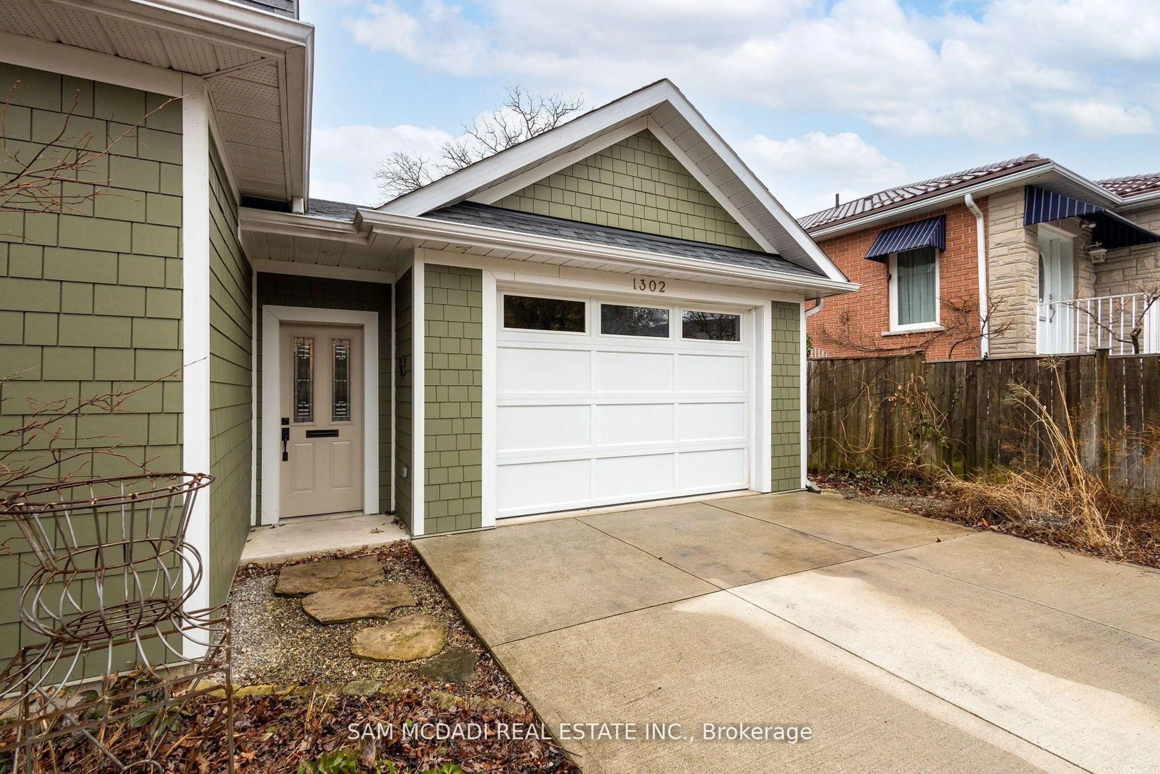 Unknown for 1302 Meredith Ave, Mississauga Ontario L5E 2E7