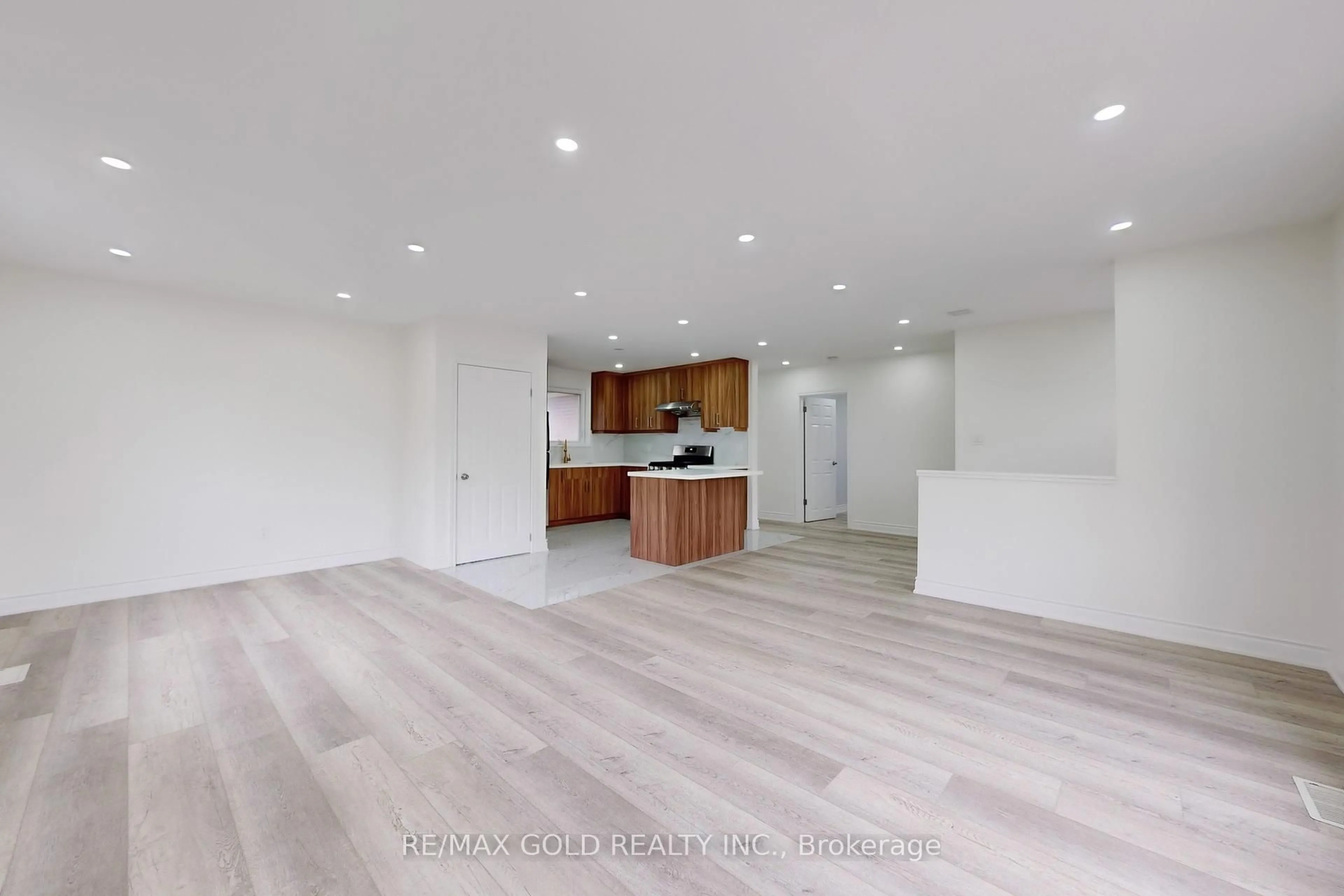 Open concept kitchen, unknown for 70 Kimbark Dr, Brampton Ontario L6X 2A4