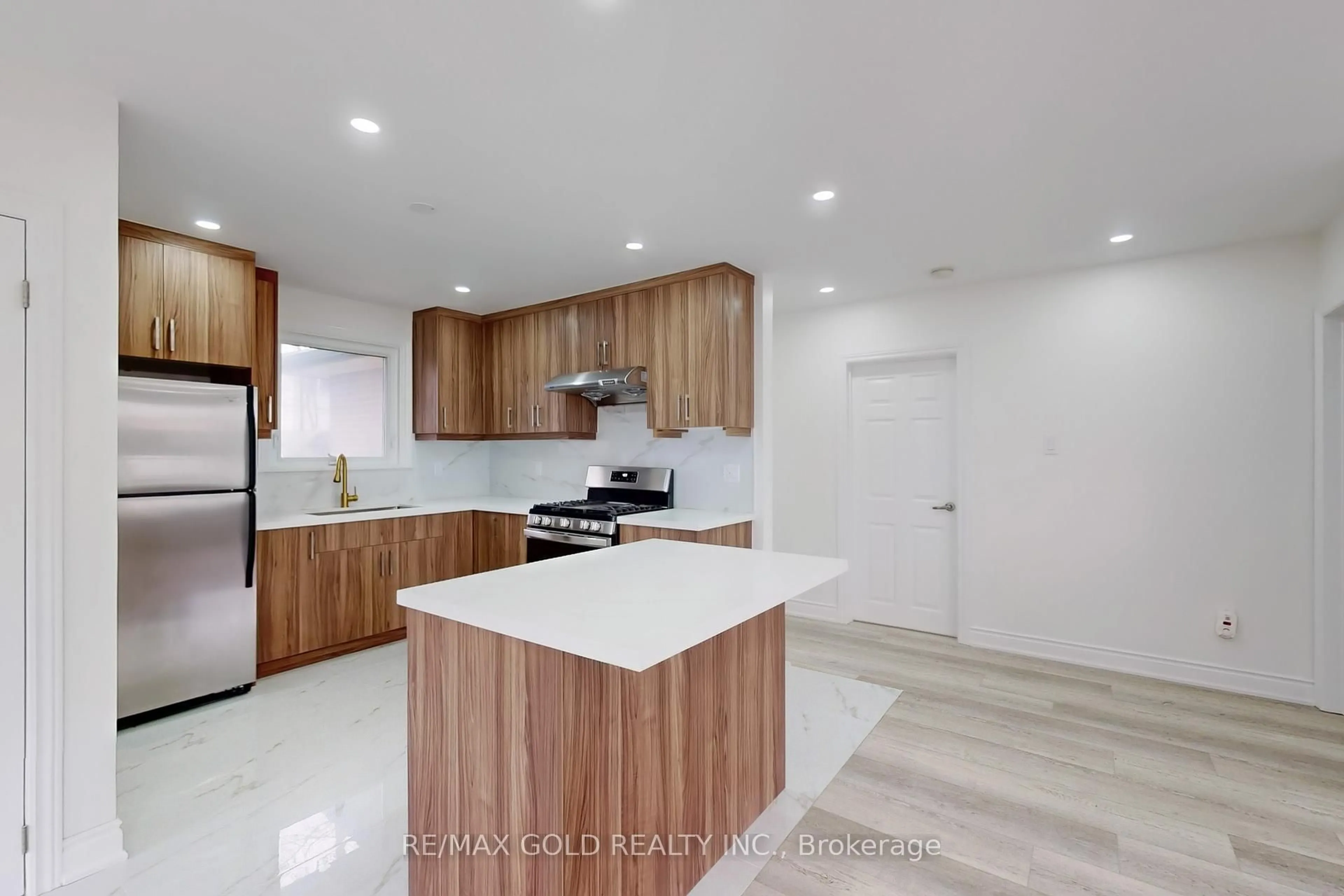 Open concept kitchen, unknown for 70 Kimbark Dr, Brampton Ontario L6X 2A4