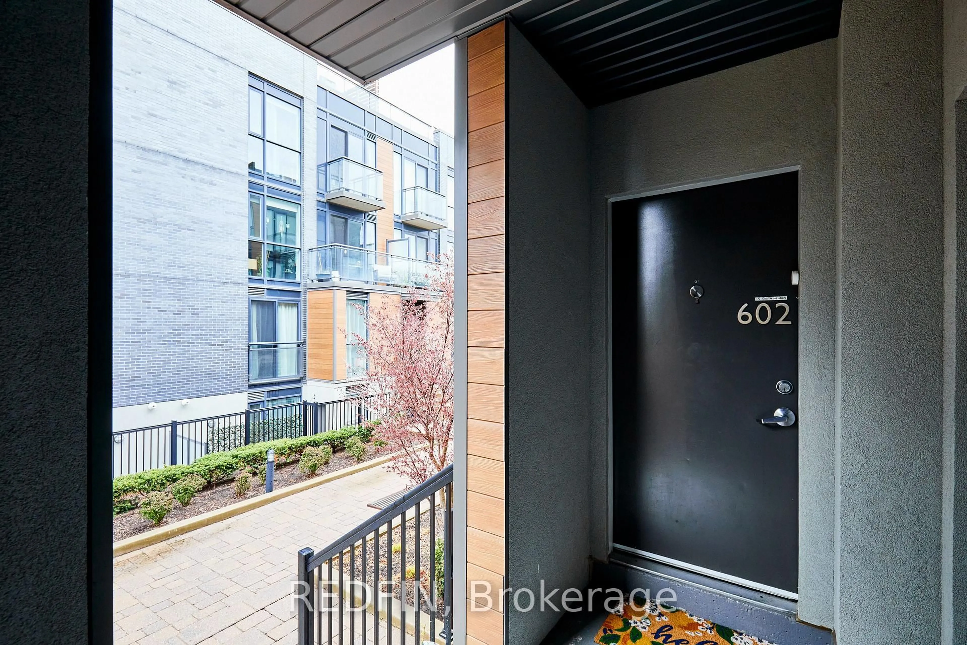 Indoor entryway for 15 Sousa Mendes St #602, Toronto Ontario M6P 0A9