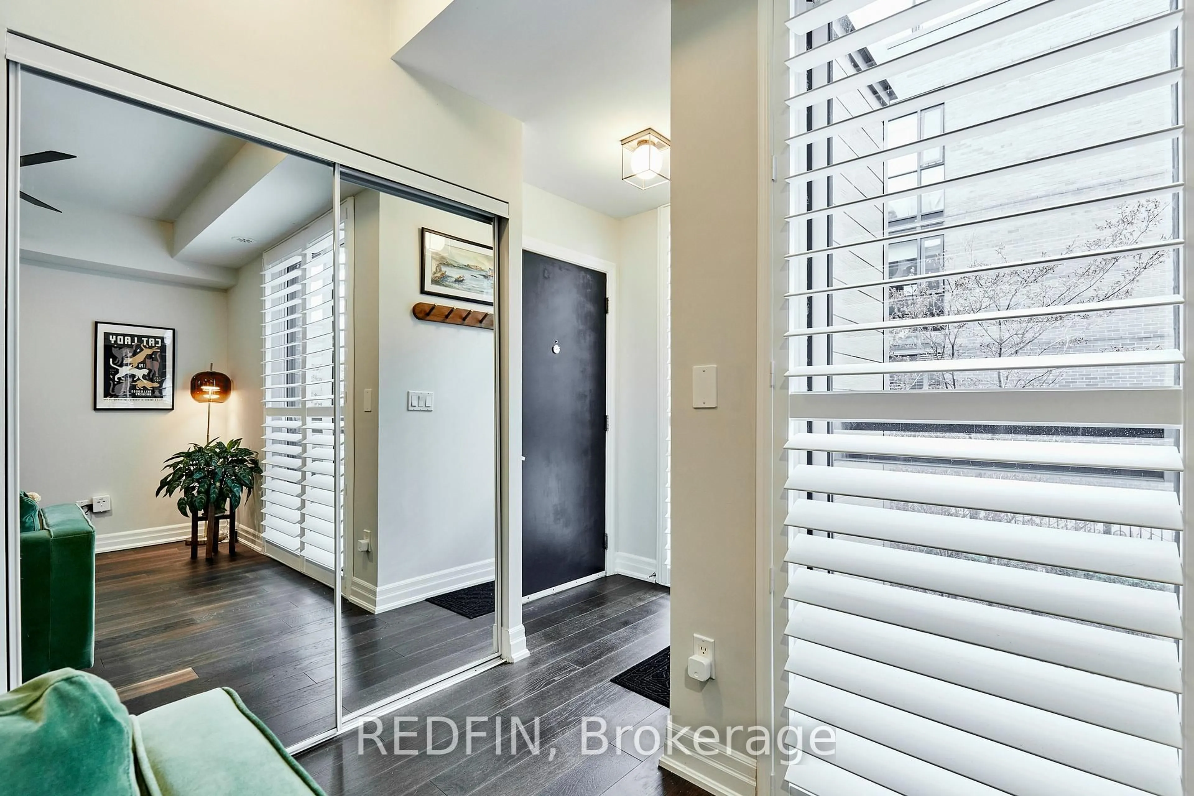 Indoor entryway for 15 Sousa Mendes St #602, Toronto Ontario M6P 0A9