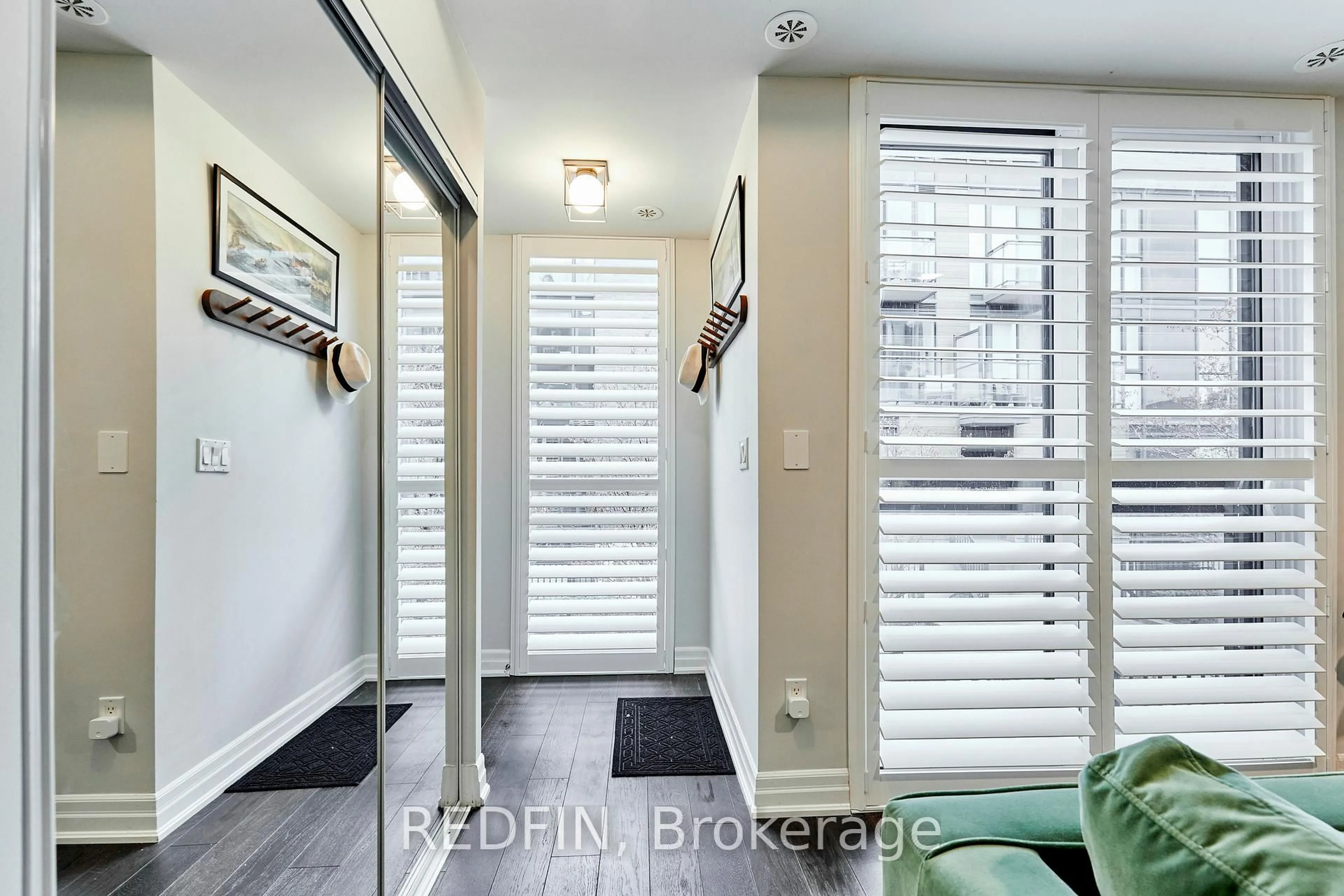 Indoor entryway for 15 Sousa Mendes St #602, Toronto Ontario M6P 0A9
