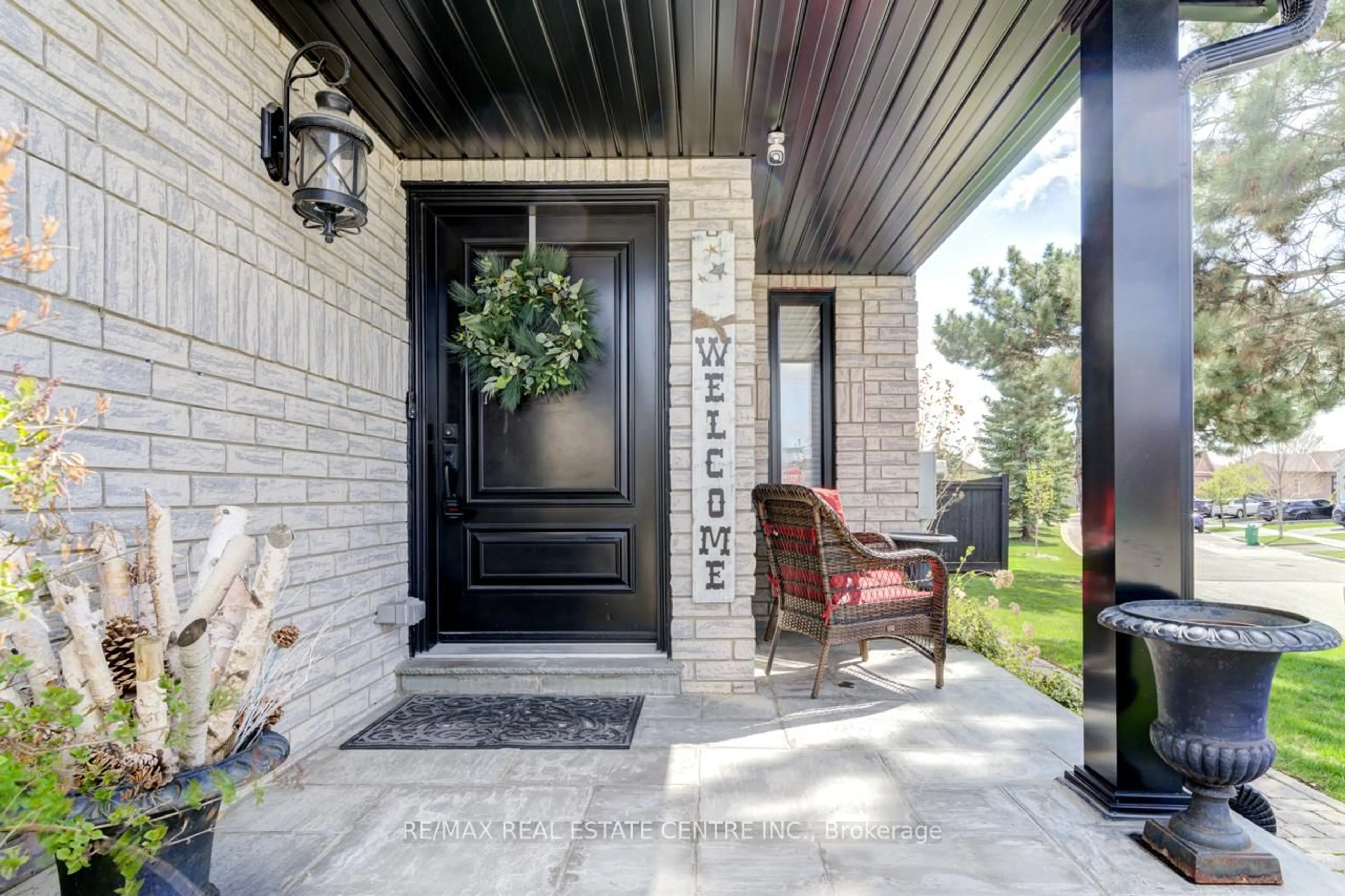Indoor entryway for 11 Tanzini Dr, Caledon Ontario L7E 2J1