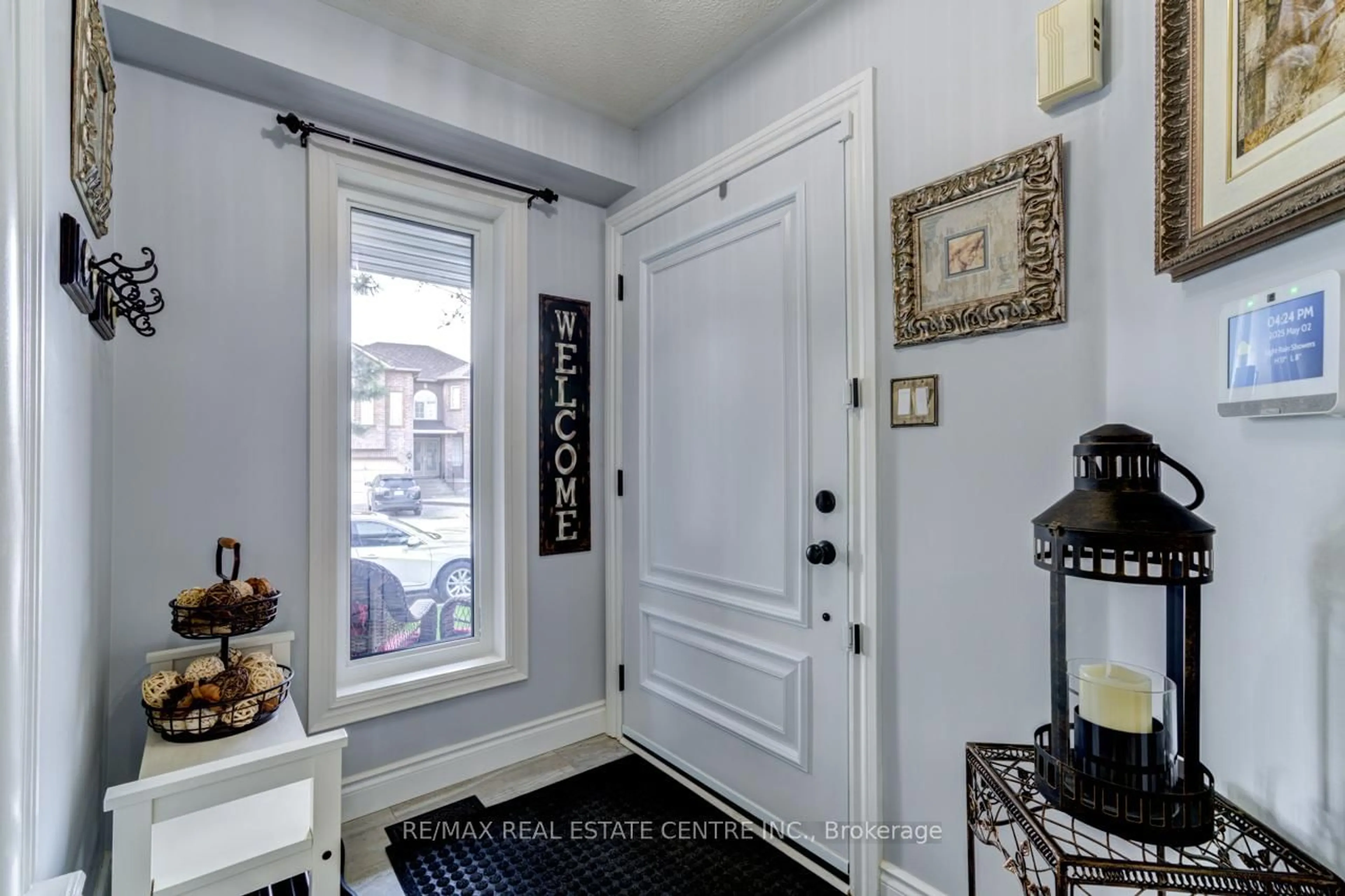 Indoor entryway for 11 Tanzini Dr, Caledon Ontario L7E 2J1