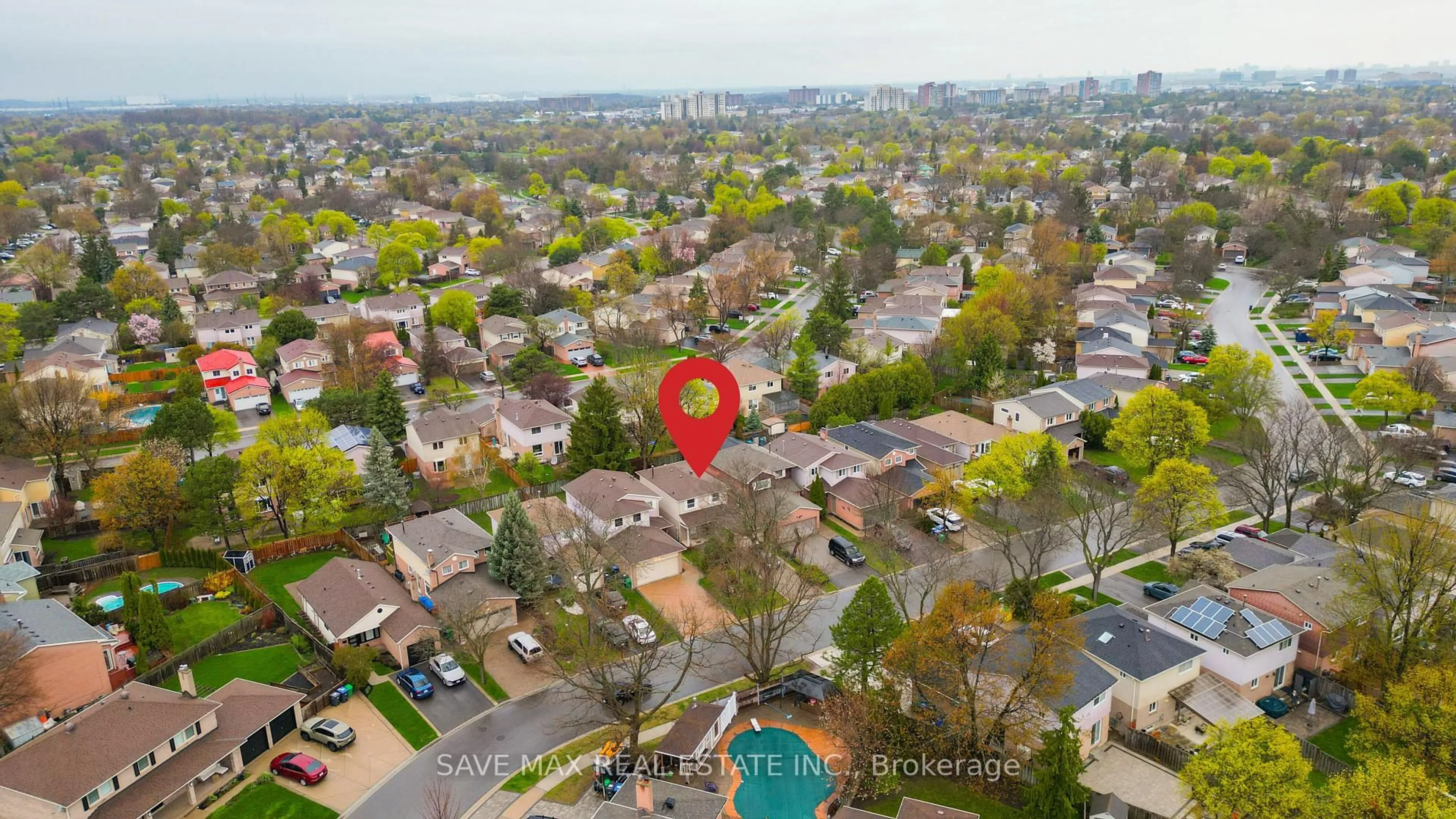 A pic from outside/outdoor area/front of a property/back of a property/a pic from drone, city buildings view from balcony for 3158 Keynes Cres, Mississauga Ontario L5N 3A1
