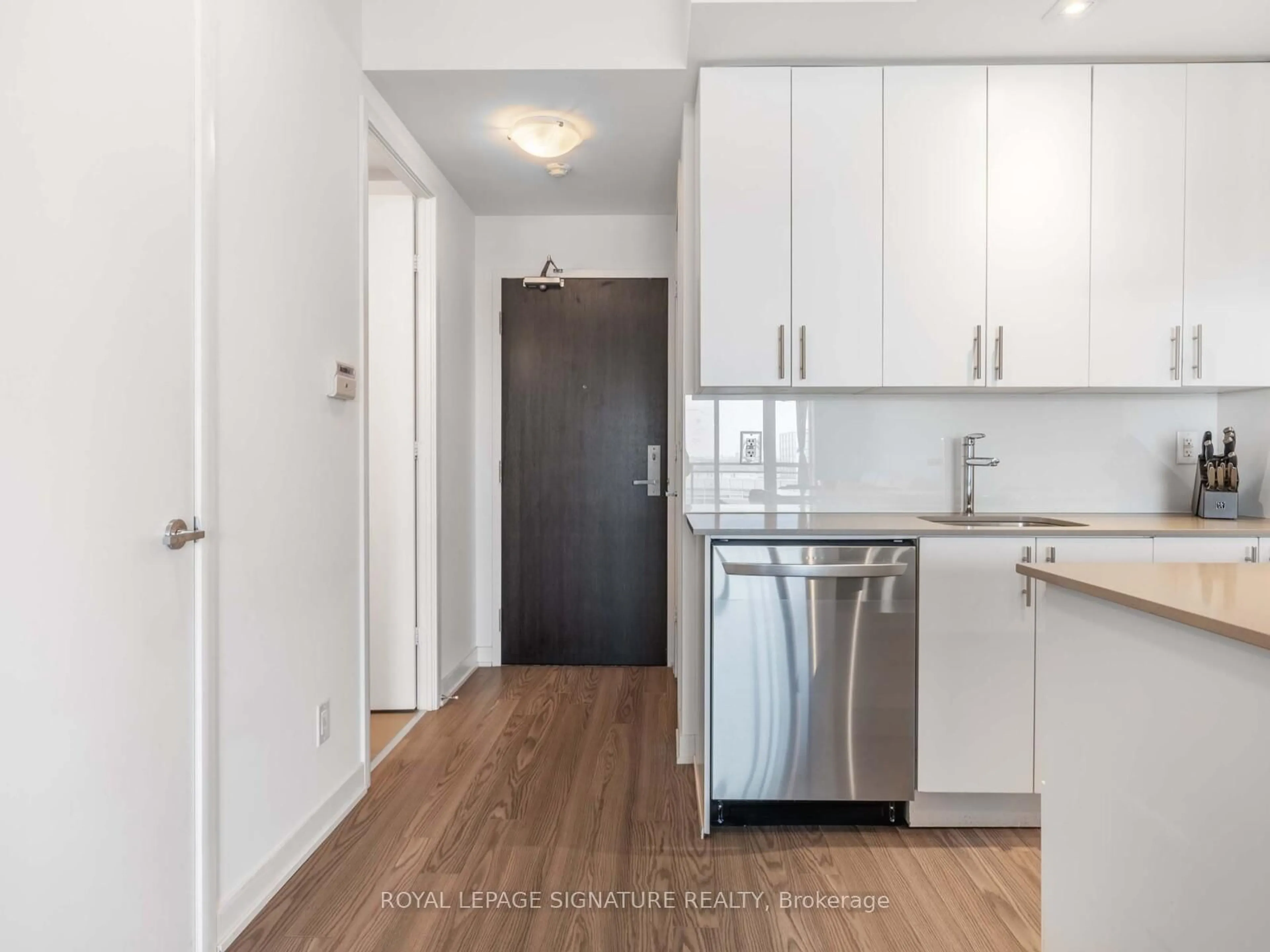 Standard kitchen, wood/laminate floor for 165 Legion Rd #2233, Toronto Ontario M8Y 0B3