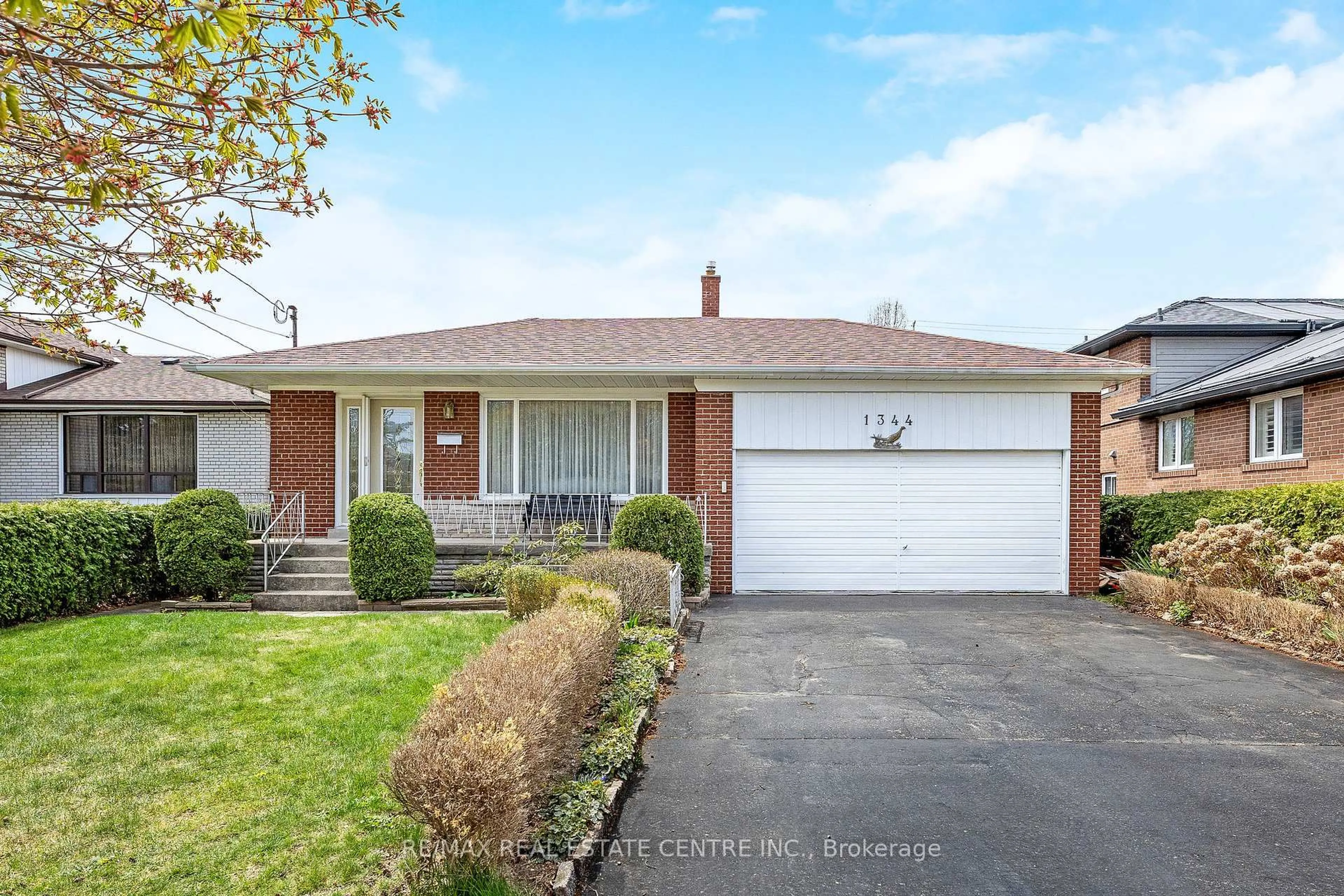 Home with brick exterior material, street for 1344 STRATHY Ave, Mississauga Ontario L5E 2L2
