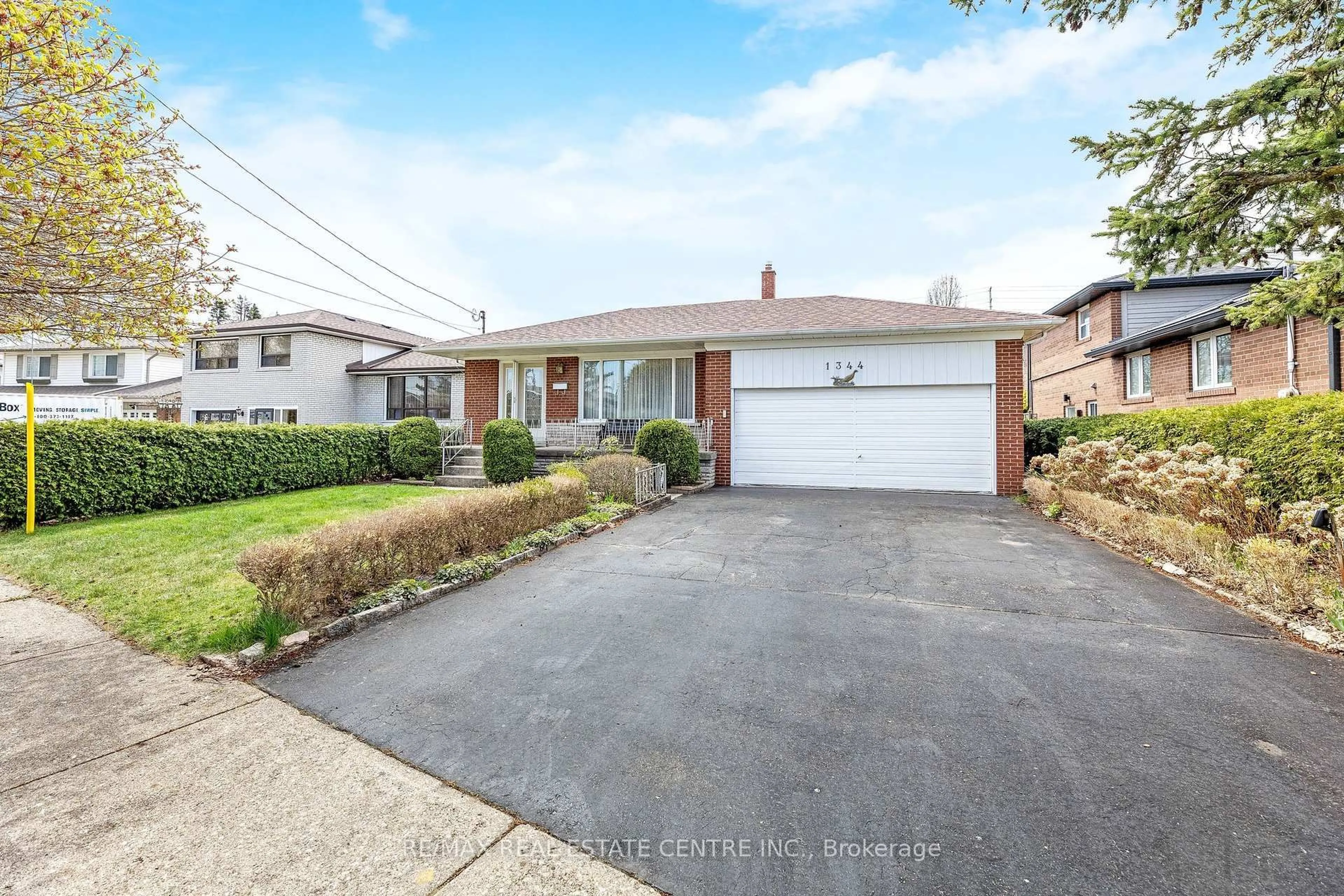 Home with brick exterior material, street for 1344 STRATHY Ave, Mississauga Ontario L5E 2L2